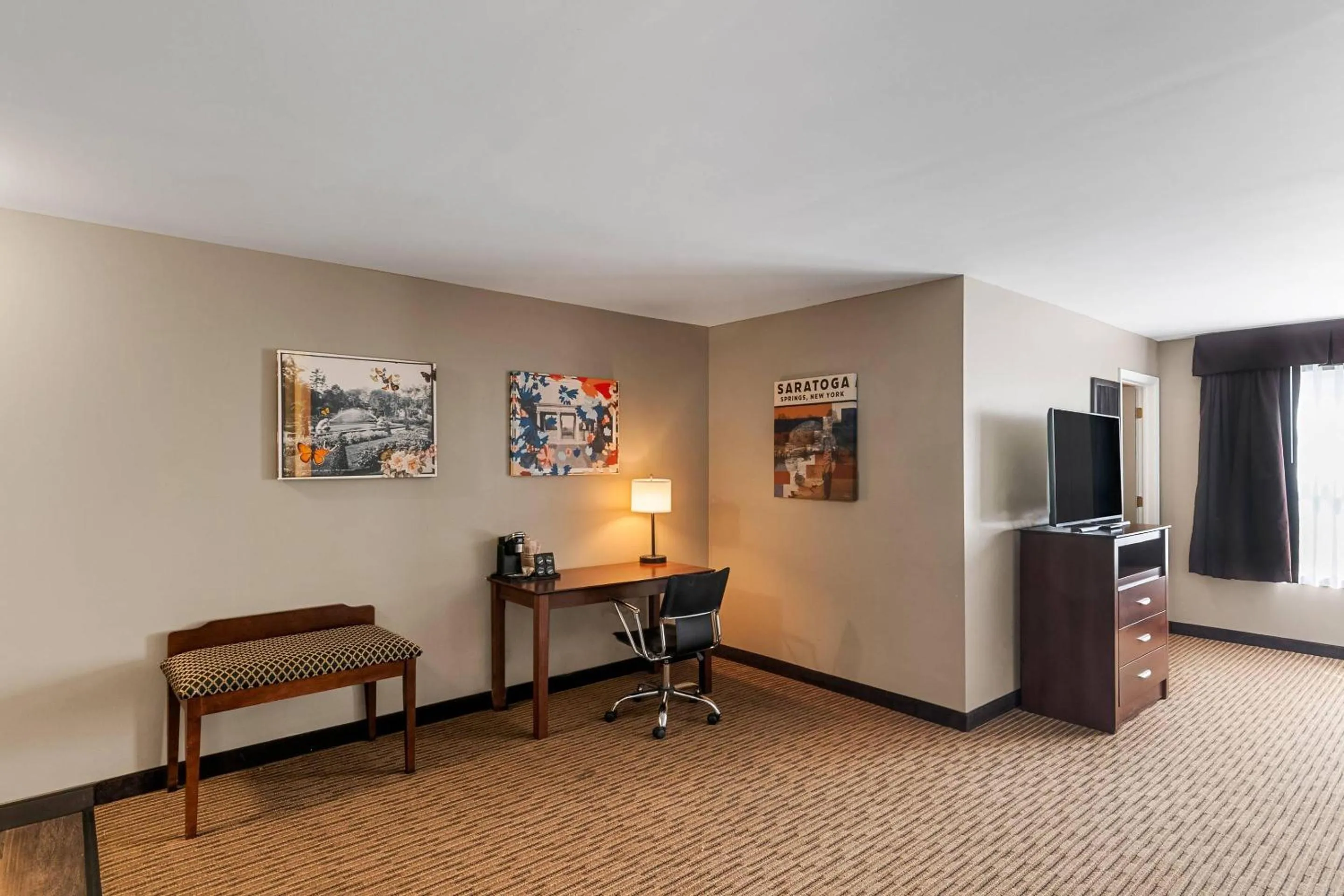 Bedroom in The Hotel Saratoga, an Ascend Collection Hotel