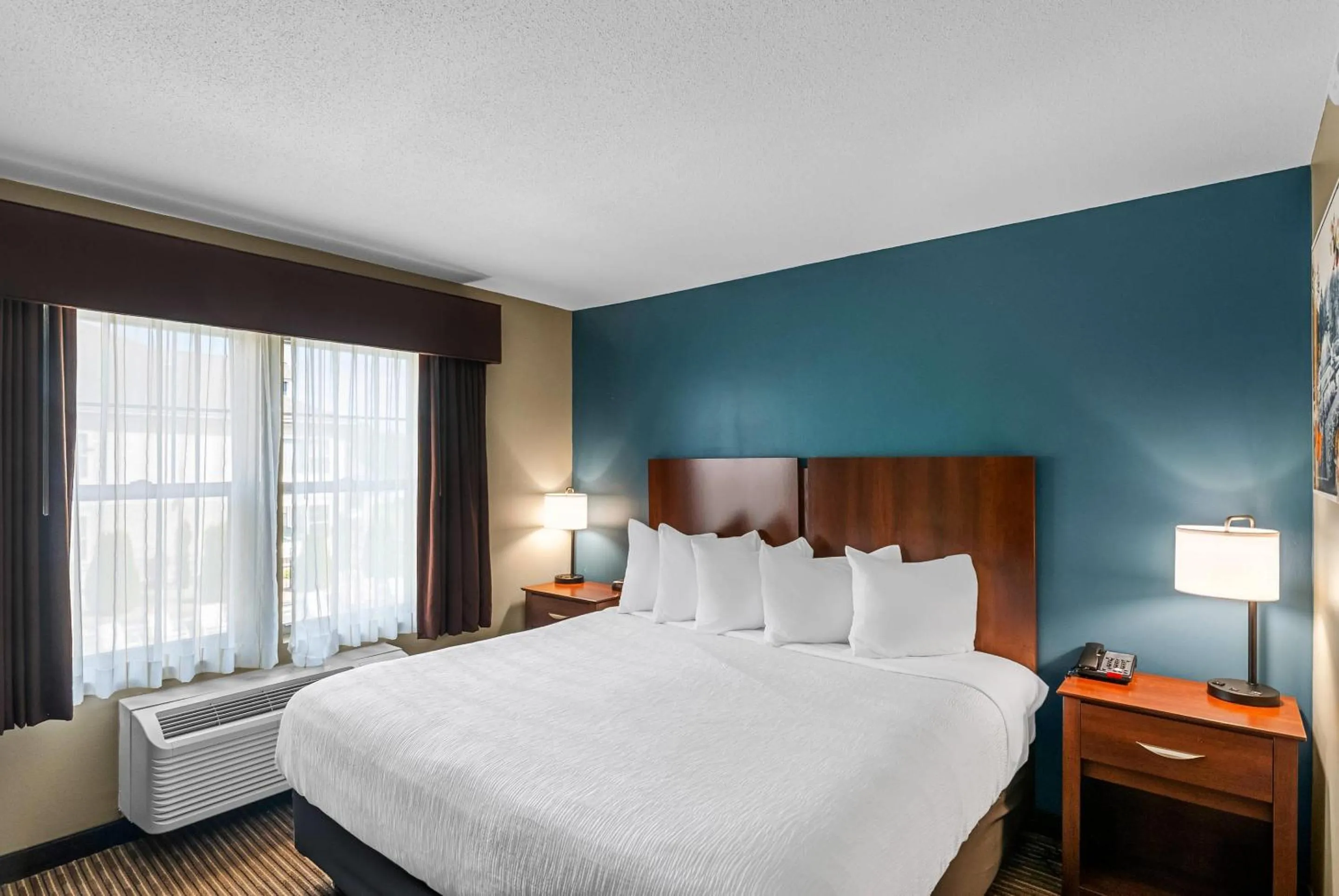 Bedroom, Bed in The Hotel Saratoga, an Ascend Collection Hotel