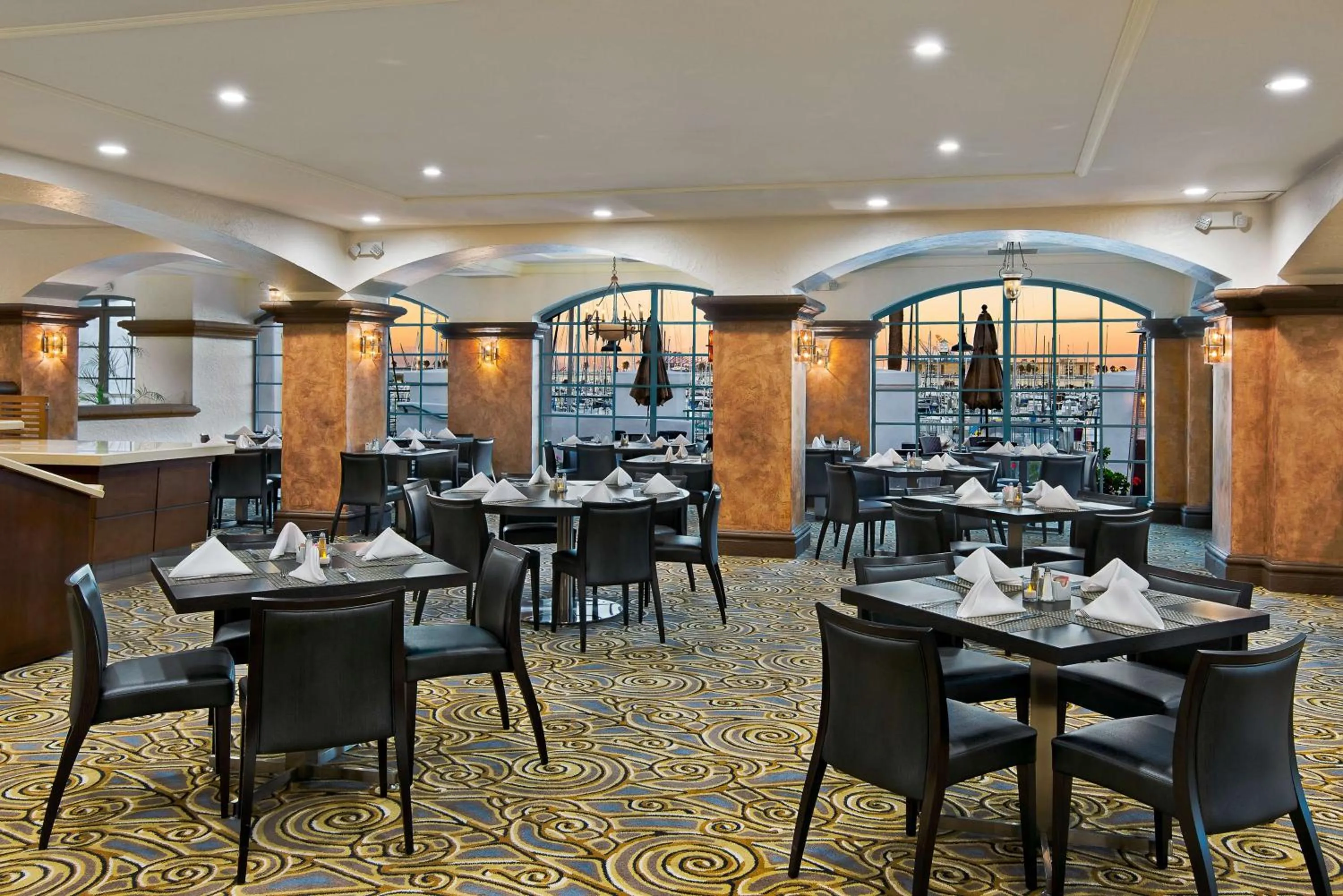 Restaurant/places to eat in DoubleTree by Hilton San Pedro