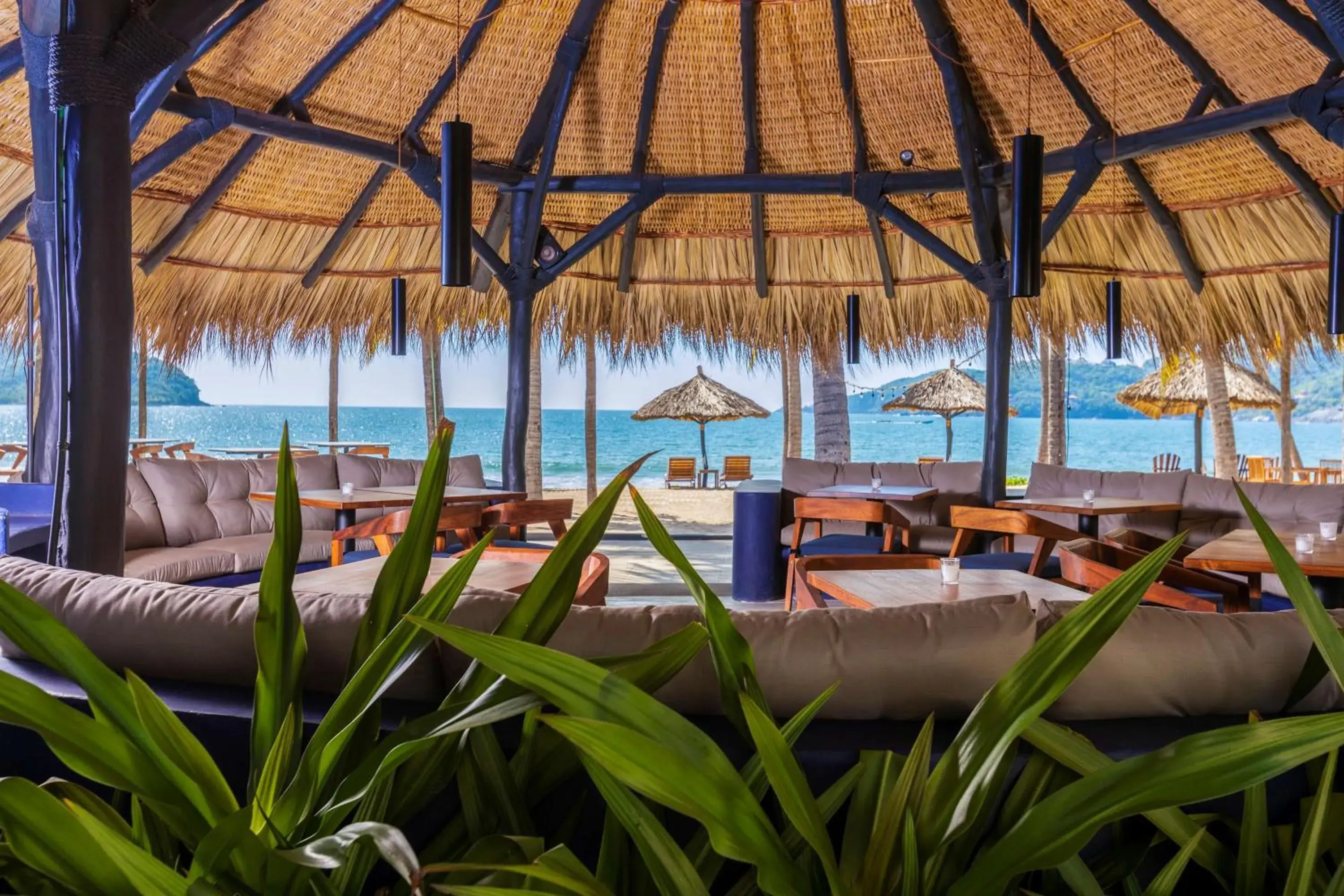Lounge or bar in Thompson Zihuatanejo, A Beach Resort, by Hyatt Lounge or bar in Thompson Zihuatanejo, A Beach Resort, by Hyatt