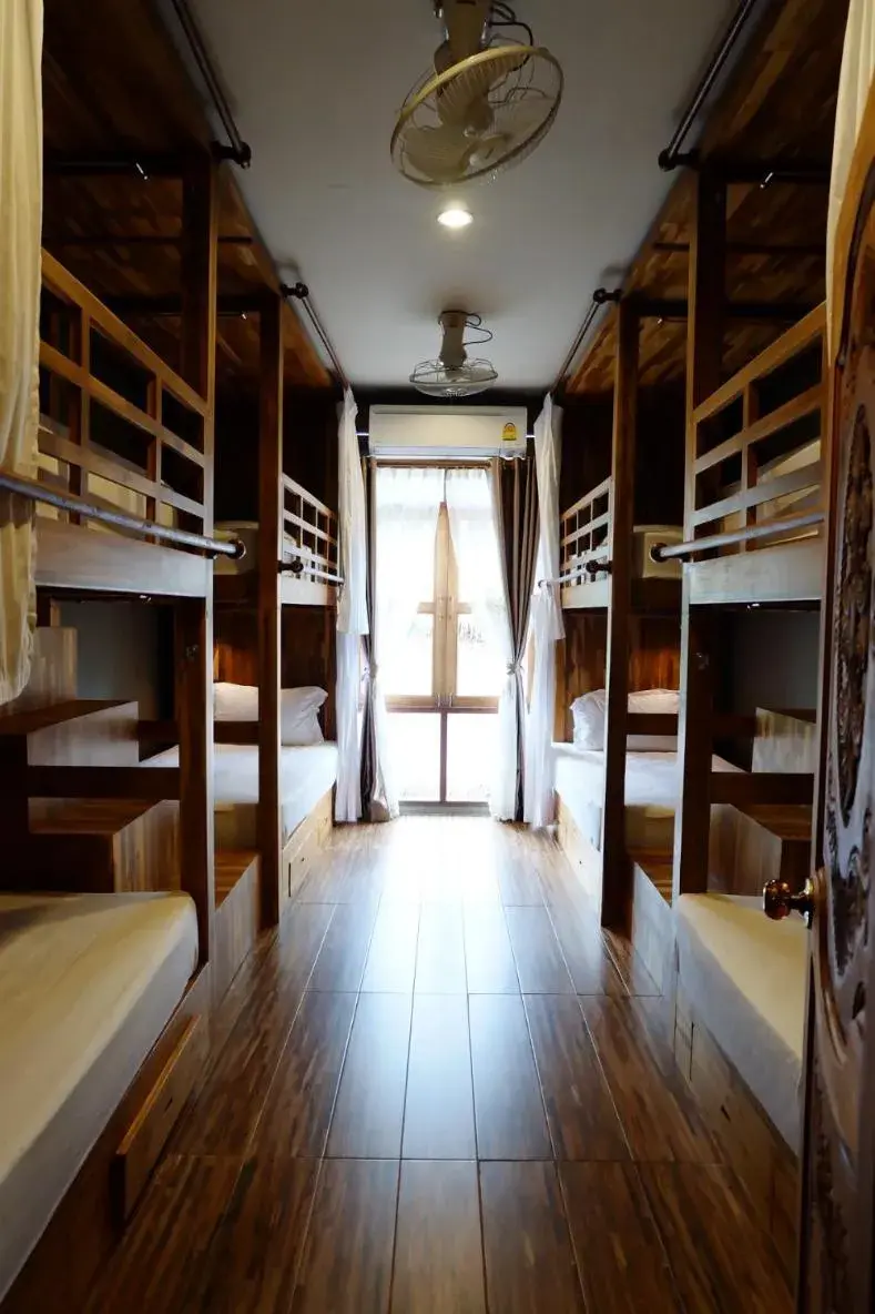 Bed in 8-Bed Mixed Dormitory Room in Bloom Cafe & Hostel Bed in 8-Bed Mixed Dormitory Room in Bloom Cafe & Hostel