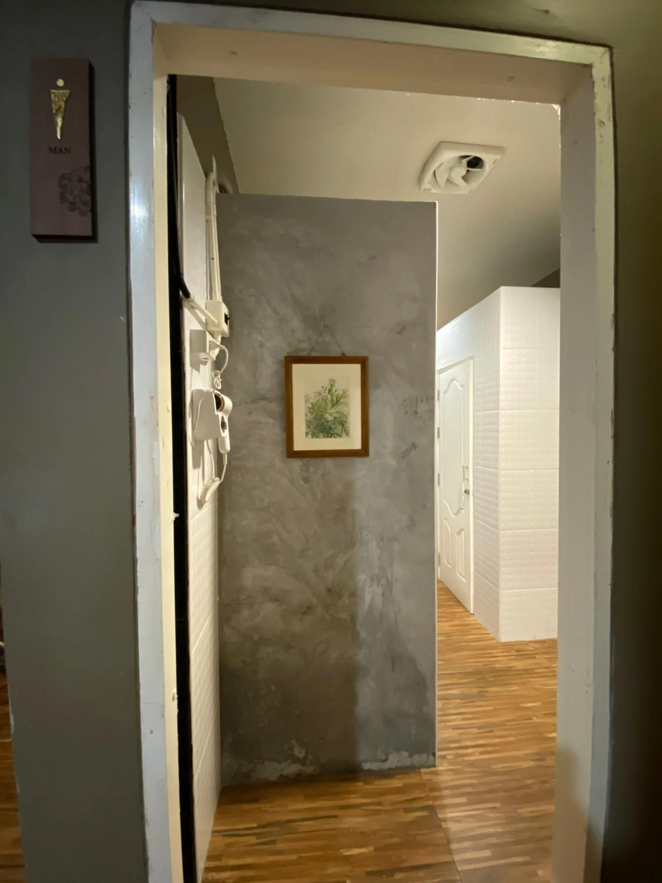 Public Bath in Bloom Cafe & Hostel