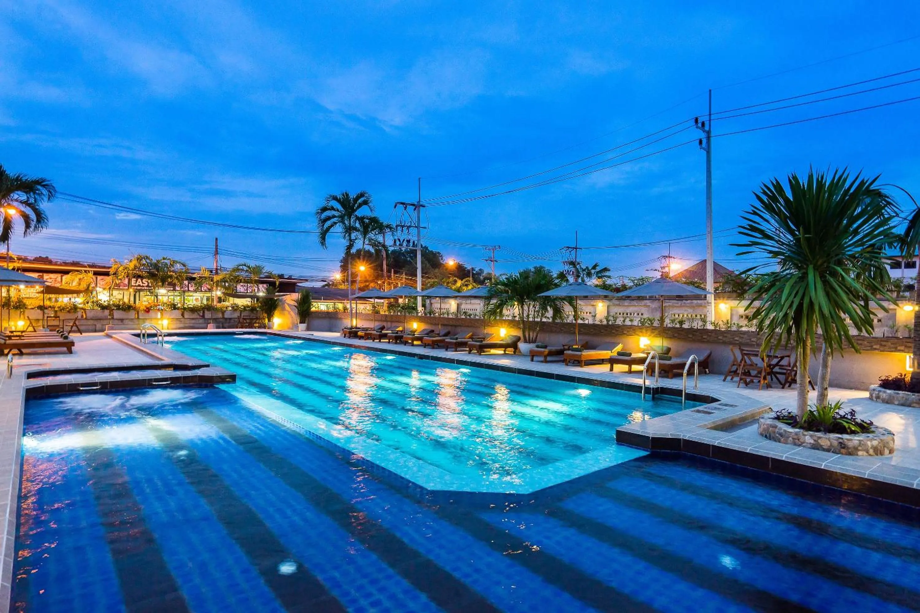 Swimming pool in Olive Tree Hotel Pattaya