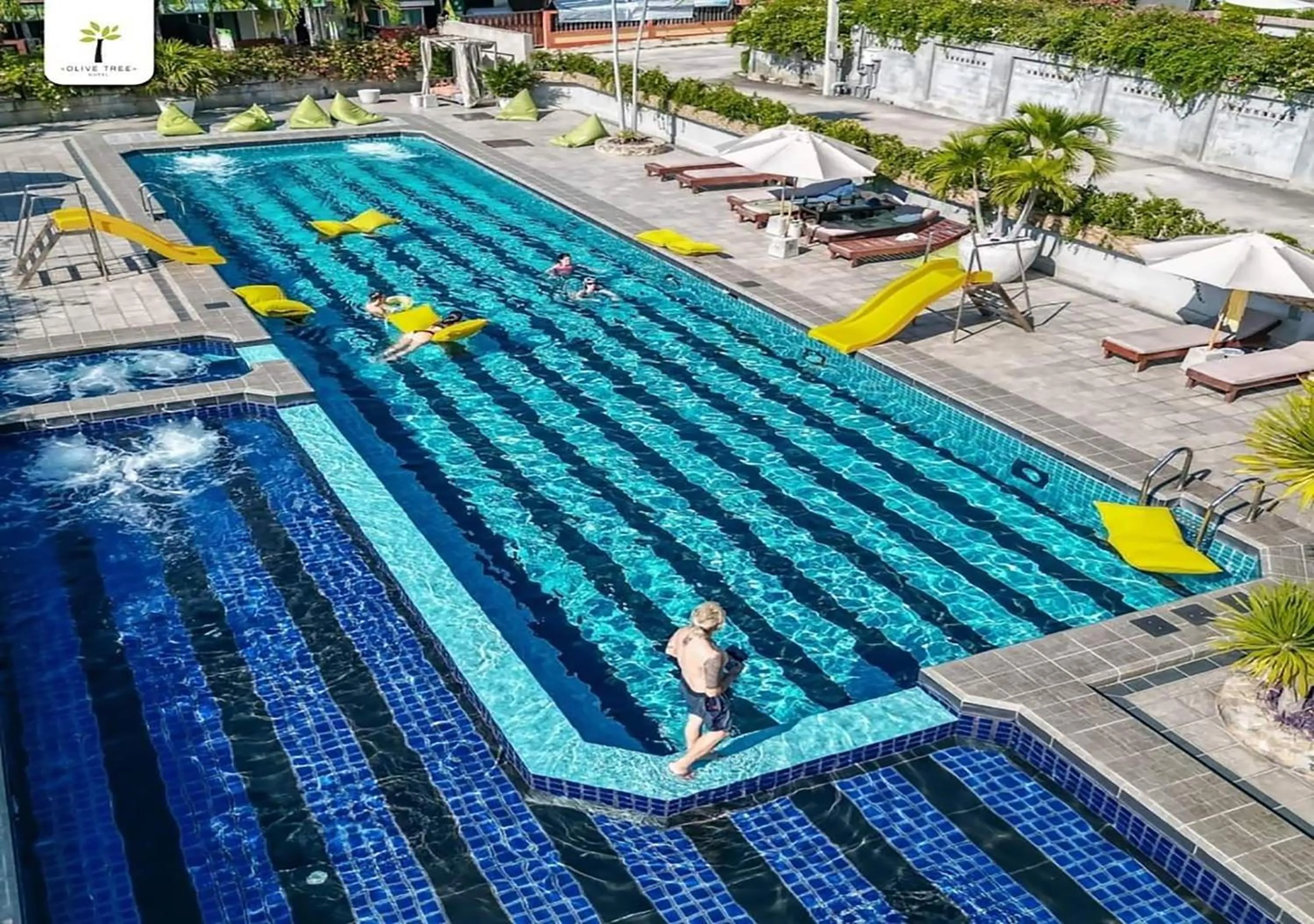 Swimming pool in Olive Tree Hotel Pattaya