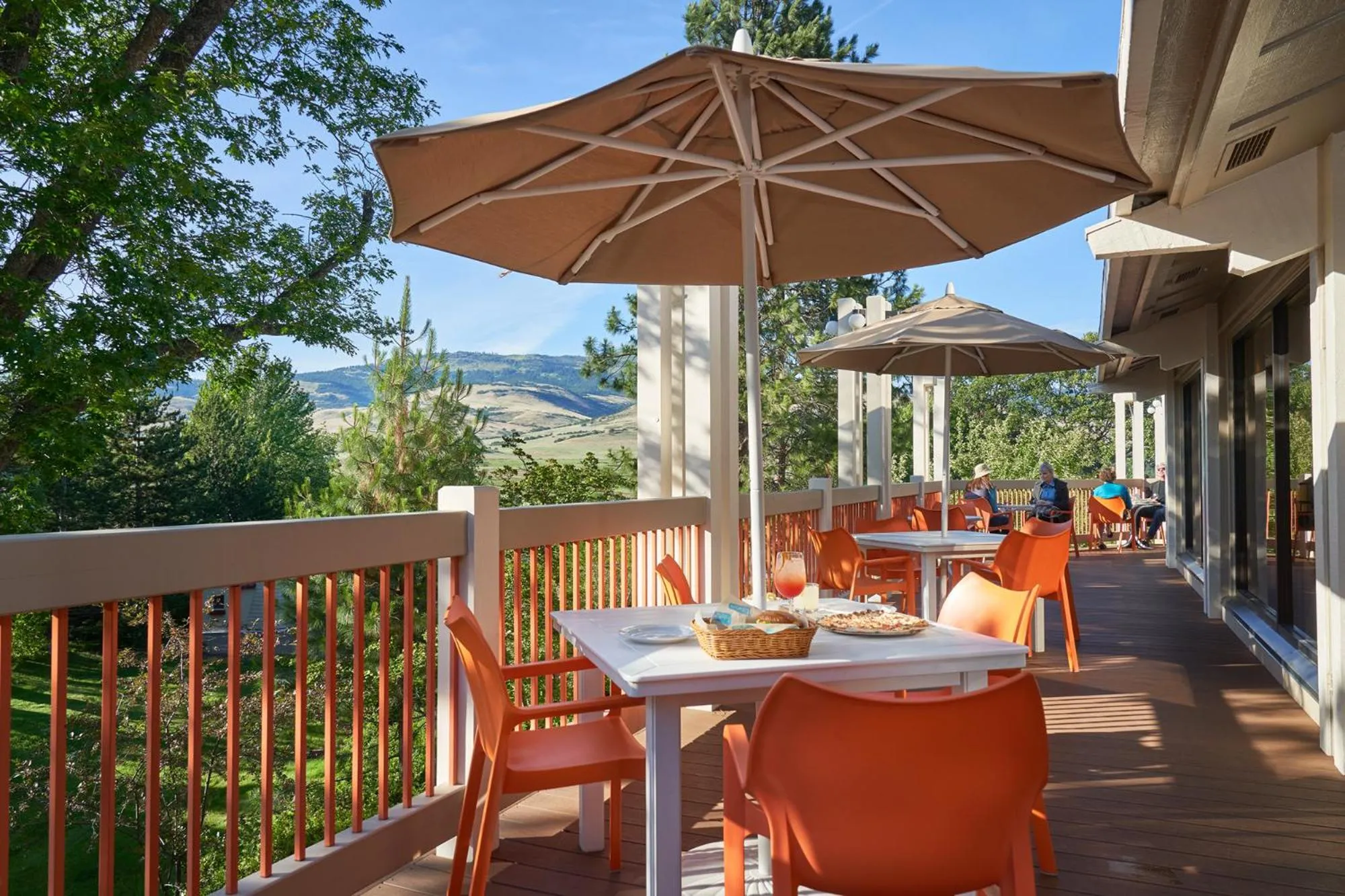 Patio in Ashland Hills Hotel & Suites