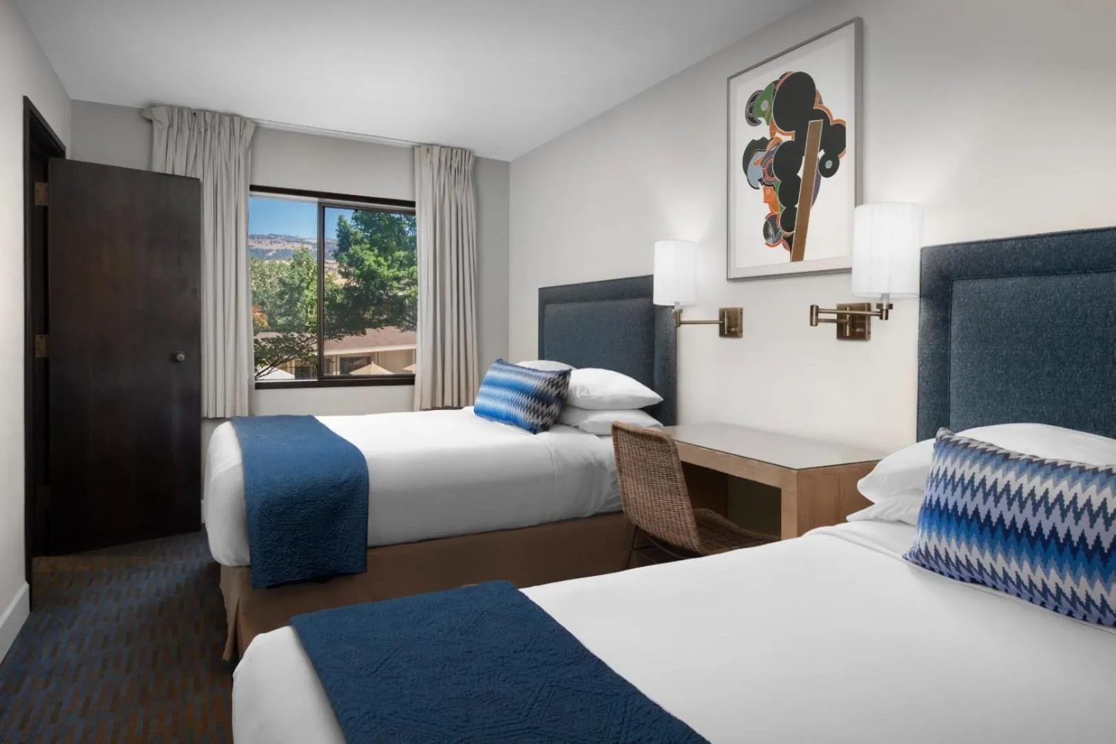 Bed in Ashland Hills Hotel & Suites