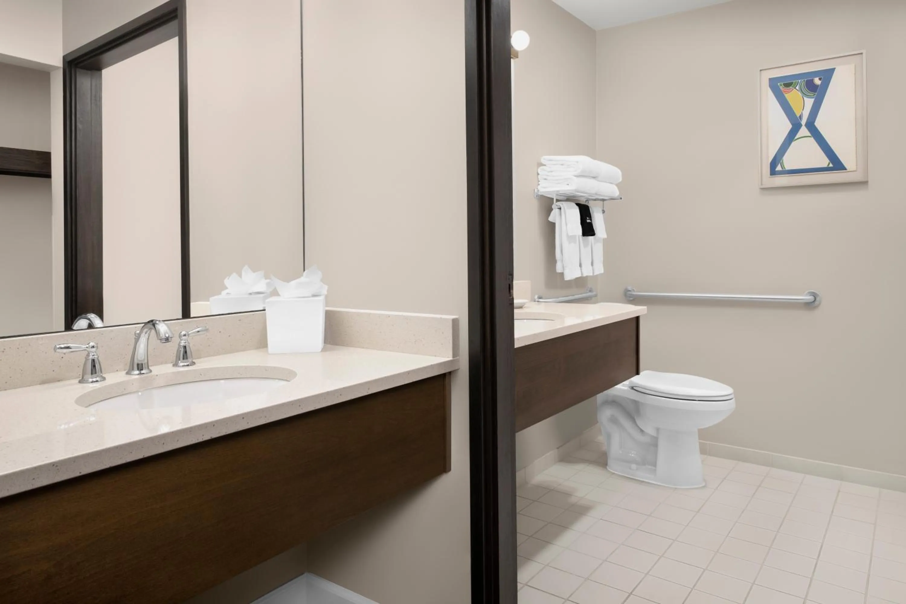 Bathroom in Ashland Hills Hotel & Suites