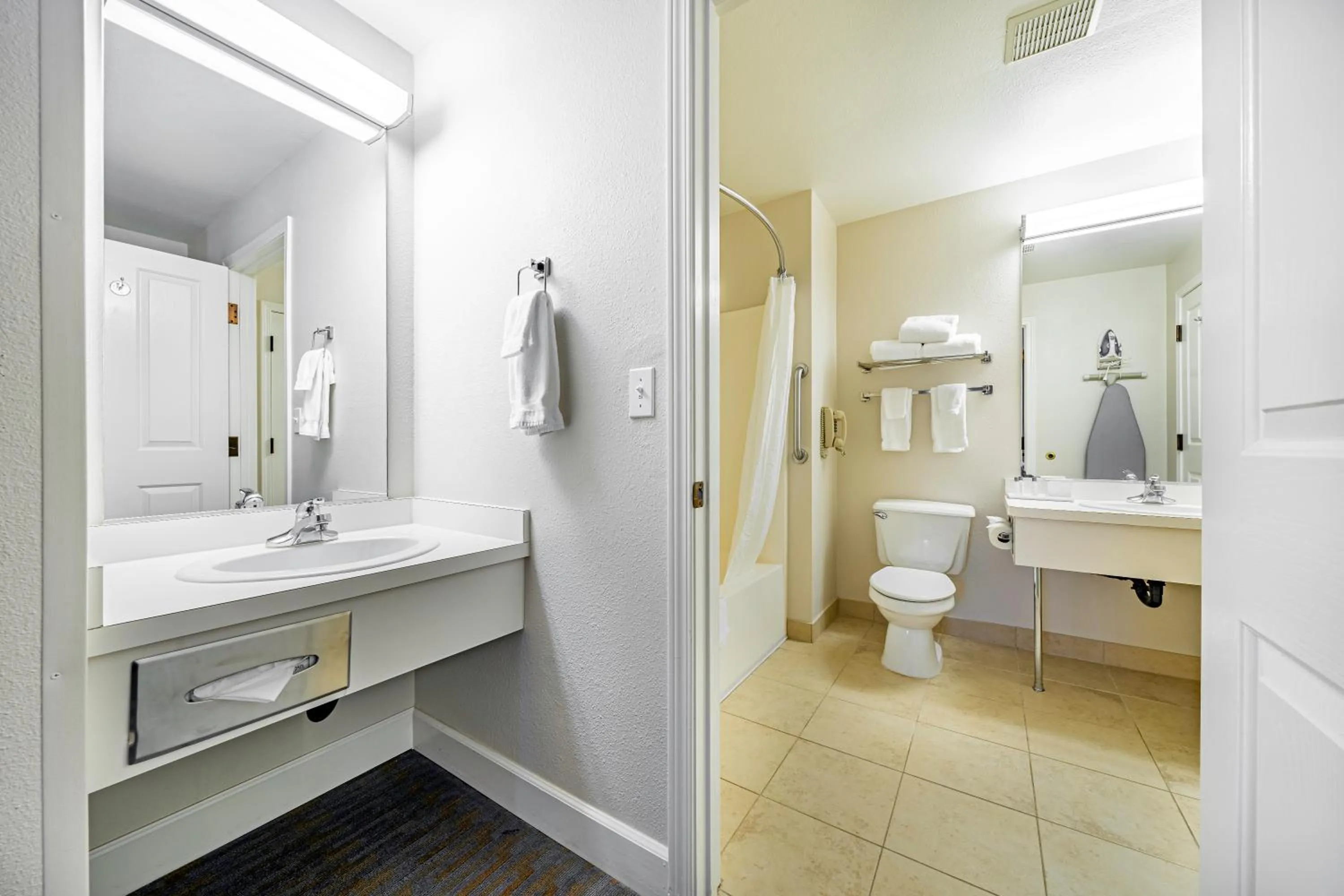 Bathroom in Ashland Hills Hotel & Suites