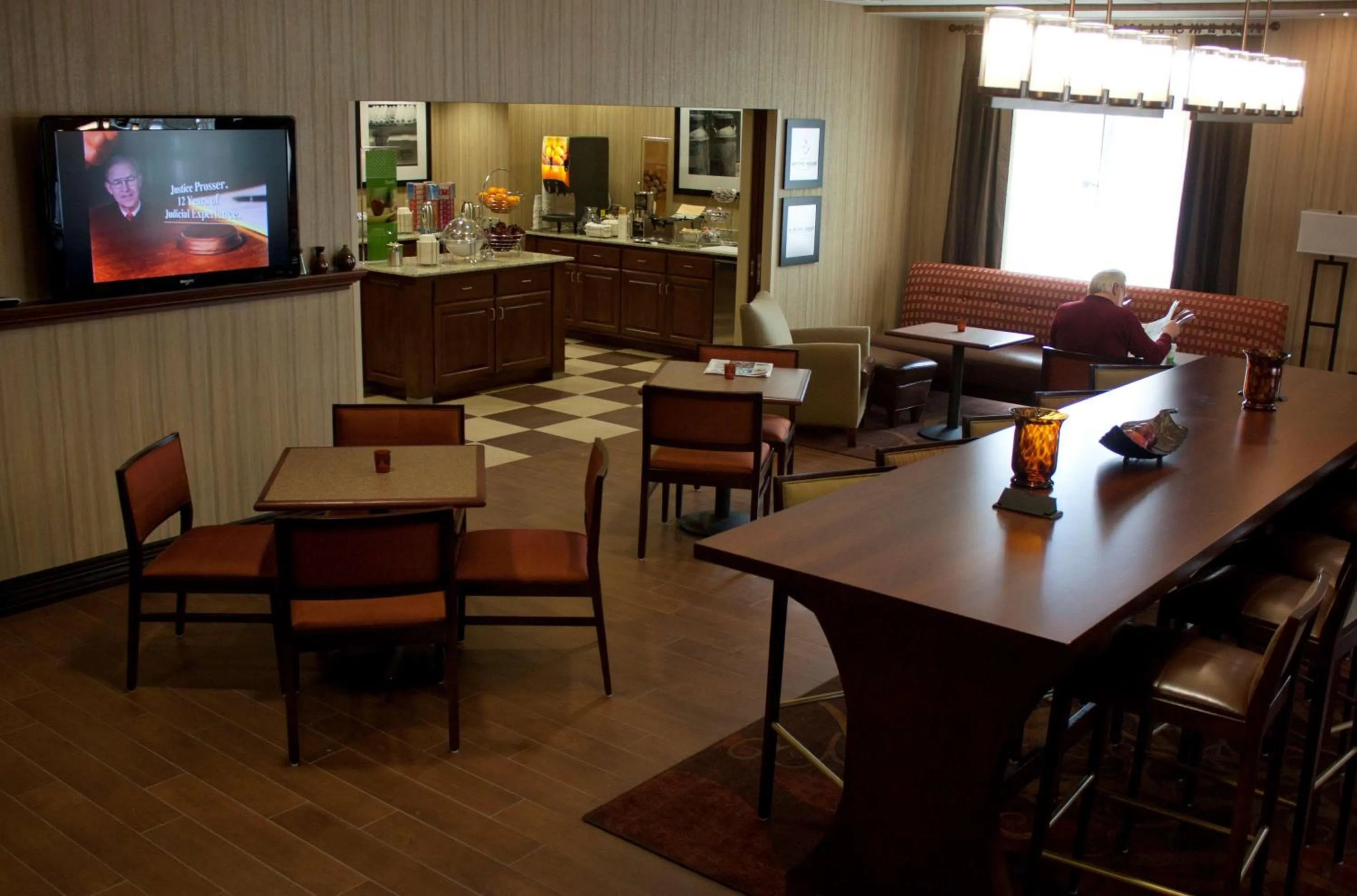 Dining area in Hampton Inn - Burlington