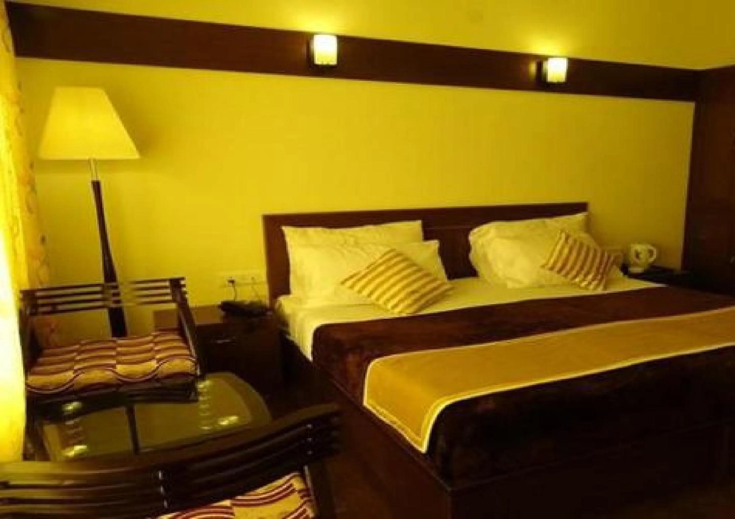 Bedroom, Bed in Himalayan Retreat-Karzoo