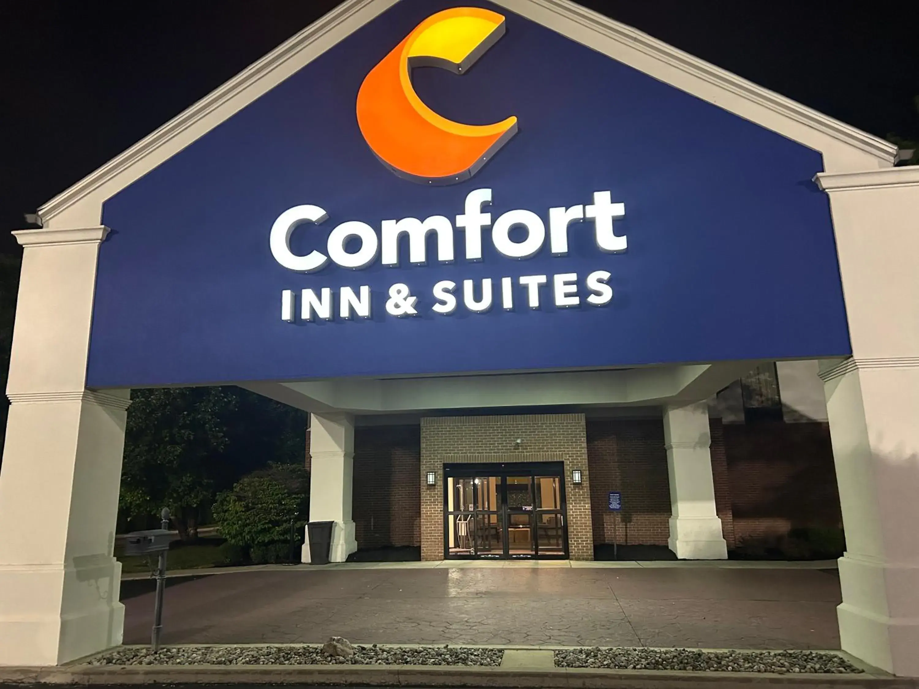 Property building in Comfort Inn & Suites Toledo North Property building in Comfort Inn & Suites Toledo North
