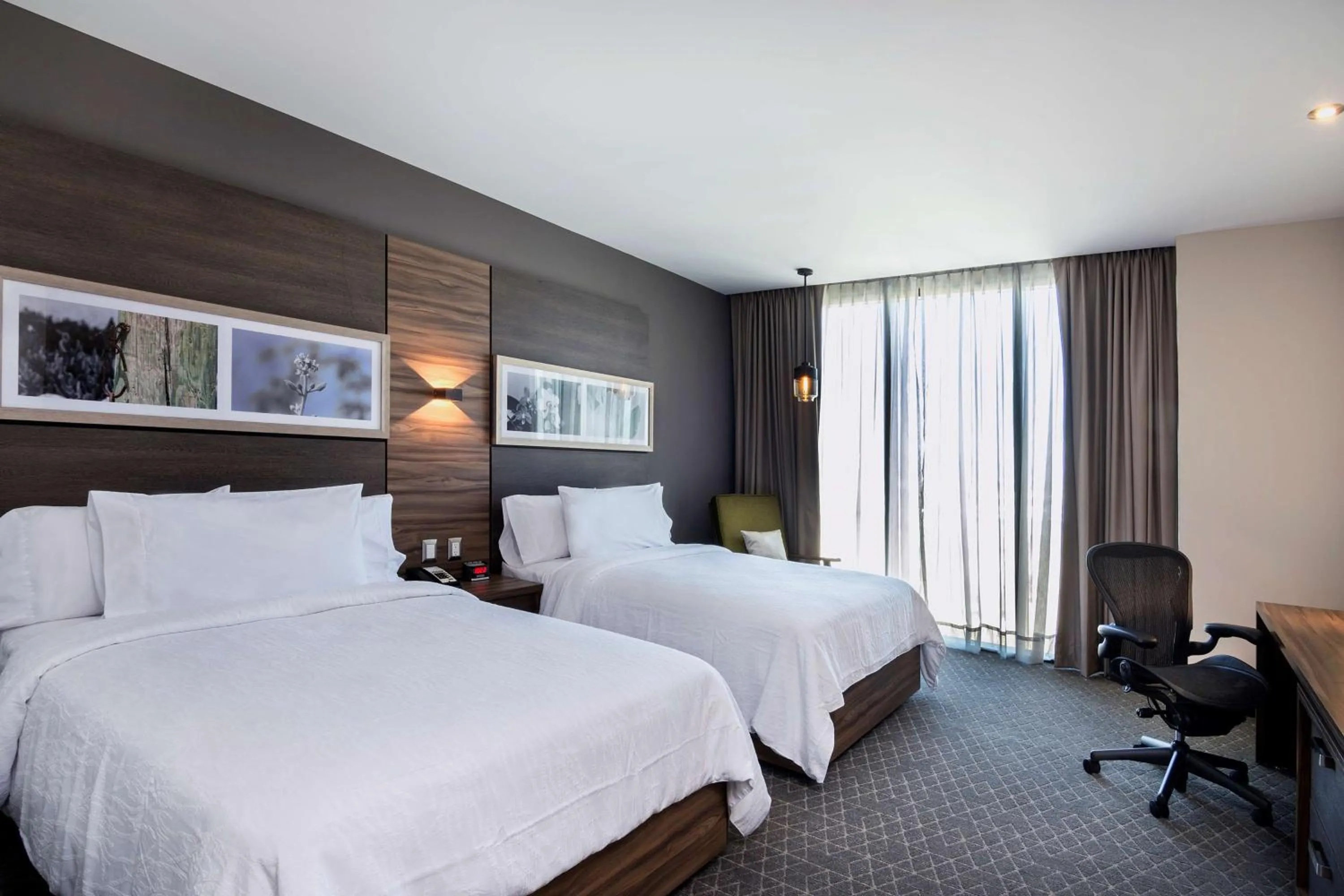 Bedroom, Bed in Hilton Garden Inn Aguascalientes