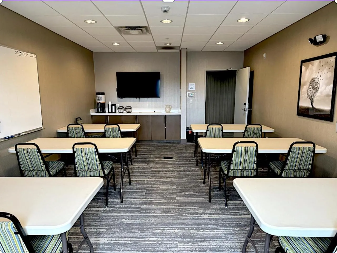 Meeting/conference room in Hampton Inn & Suites Saint Paul Oakdale Woodbury