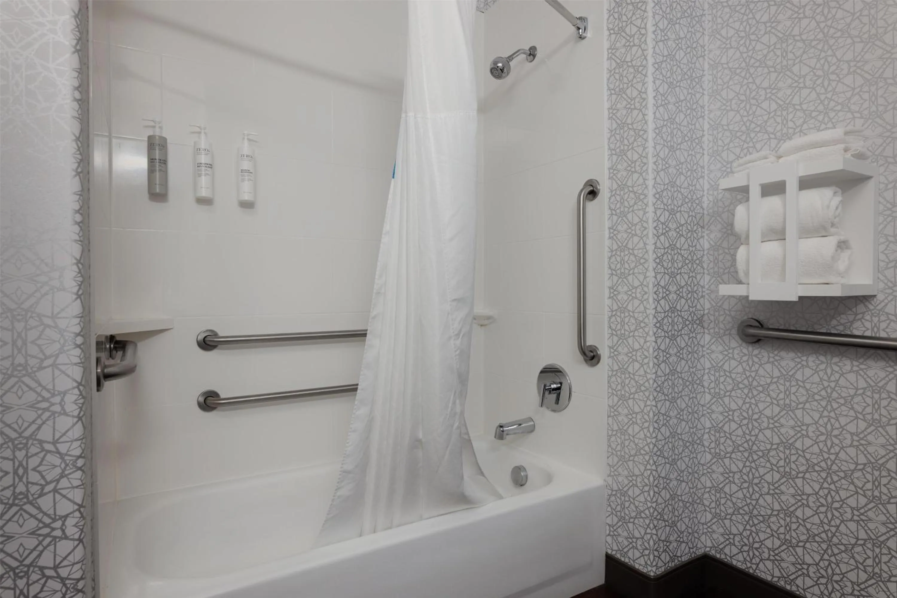 Bathroom in Hampton Inn & Suites Palmdale