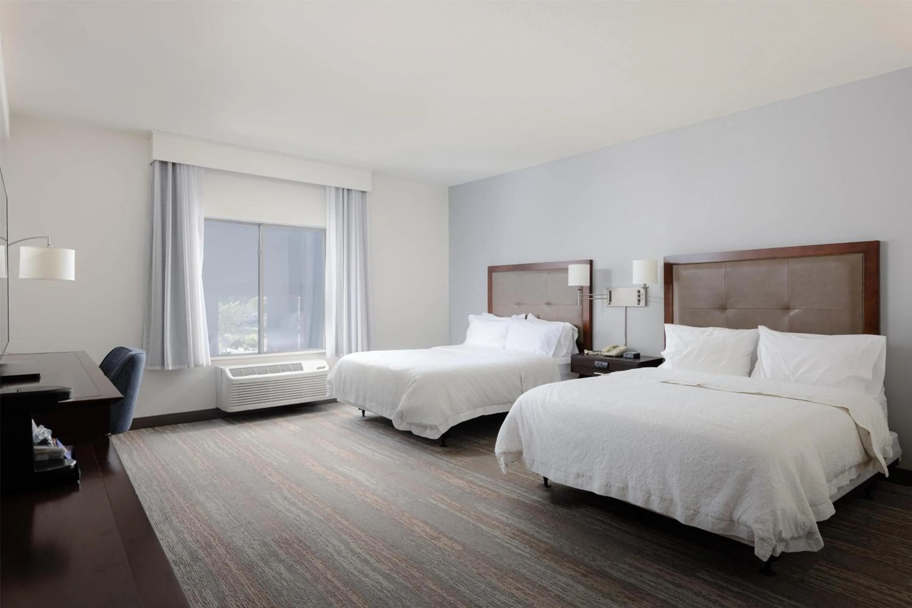 Bed in Hampton Inn & Suites Palmdale