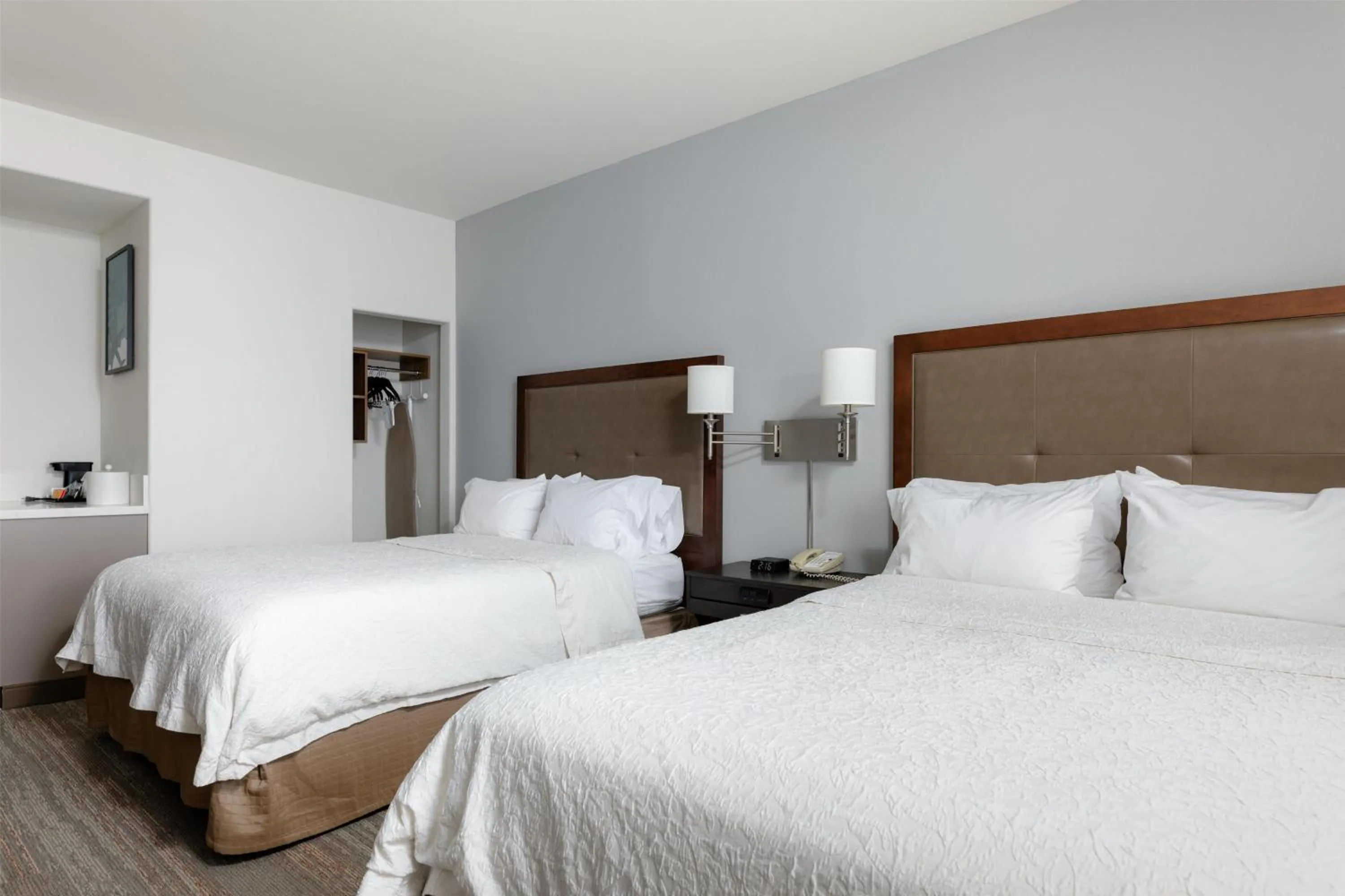 Bed in Hampton Inn & Suites Palmdale