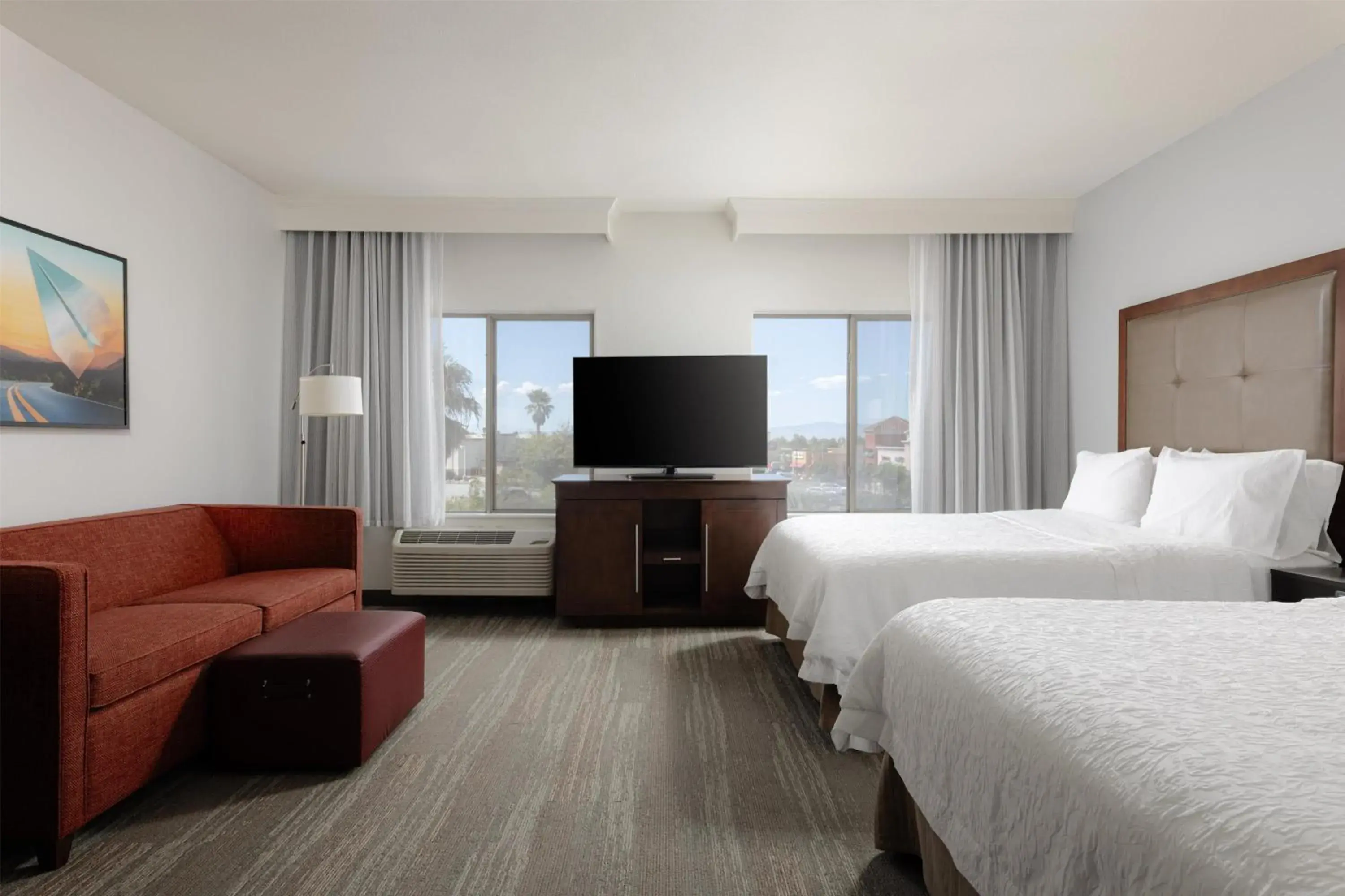 Living room, Bed in Hampton Inn & Suites Palmdale Living room, Bed in Hampton Inn & Suites Palmdale