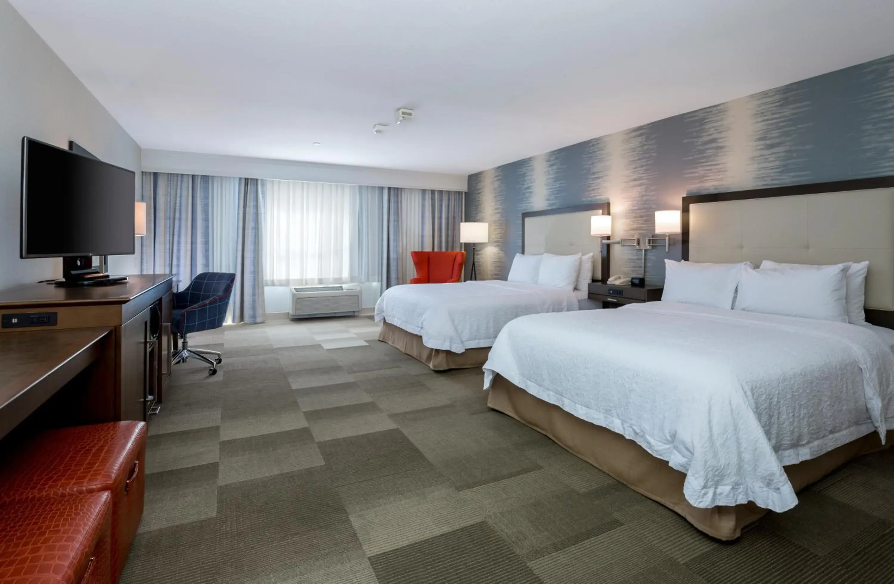 Double Room with Two Queen Beds and Bath Tub - Mobility and Hearing Access in Hampton Inn & Suites San Diego-Poway Double Room with Two Queen Beds and Bath Tub - Mobility and Hearing Access in Hampton Inn & Suites San Diego-Poway