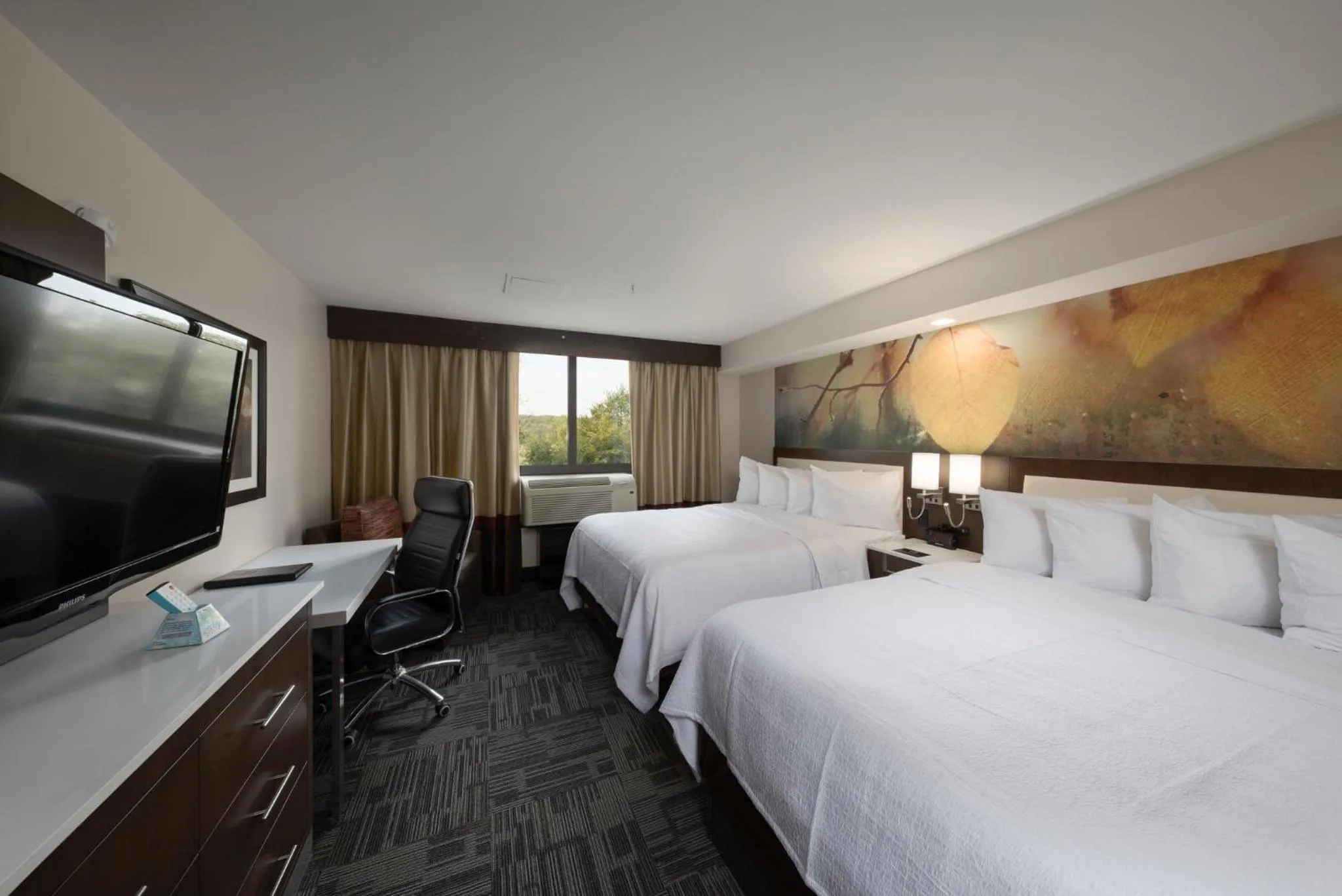 Photo of the whole room, Bed in Holiday Inn Brookfield - Milwaukee by IHG