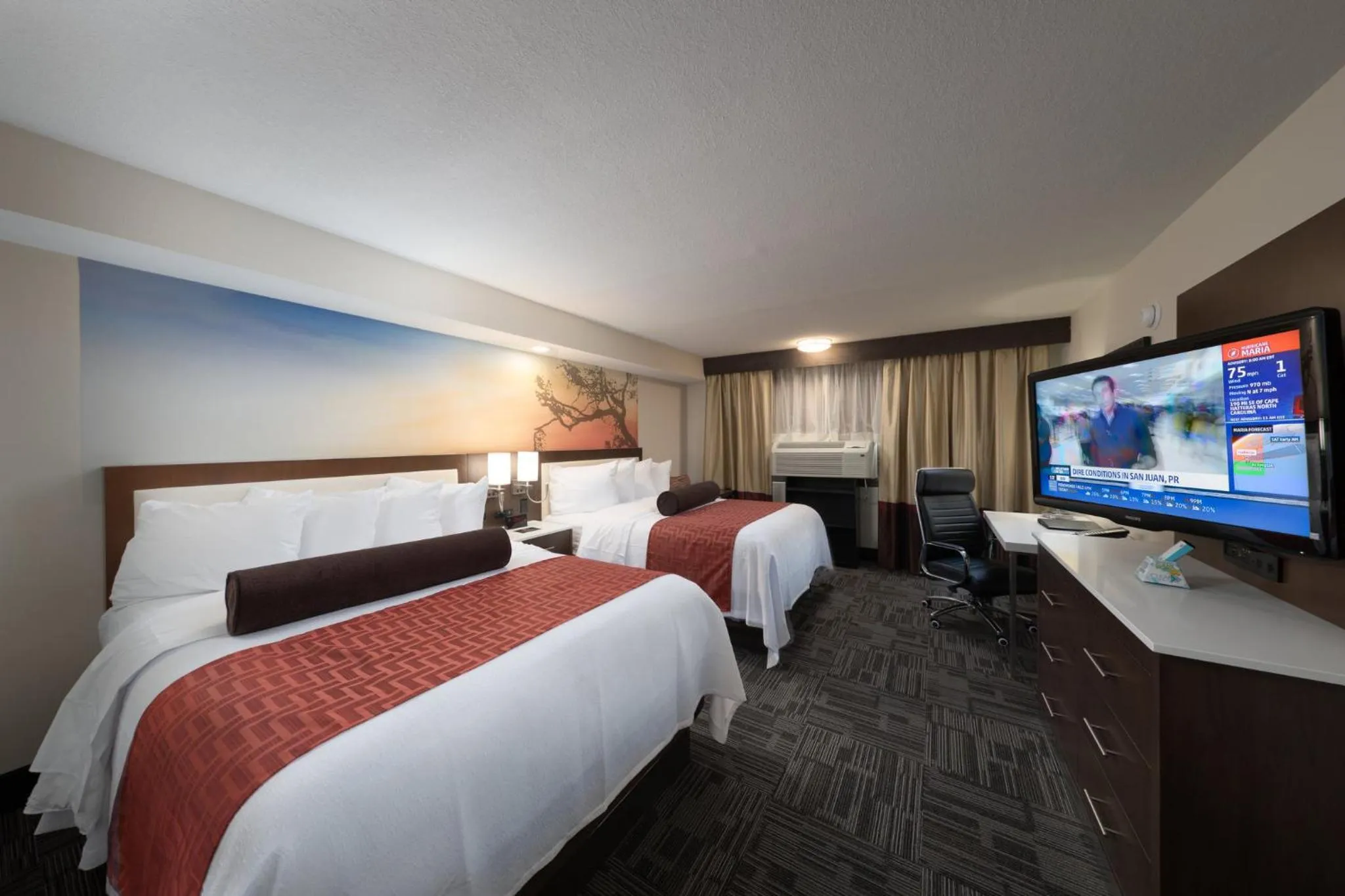 Photo of the whole room, Bed in Holiday Inn Brookfield - Milwaukee by IHG