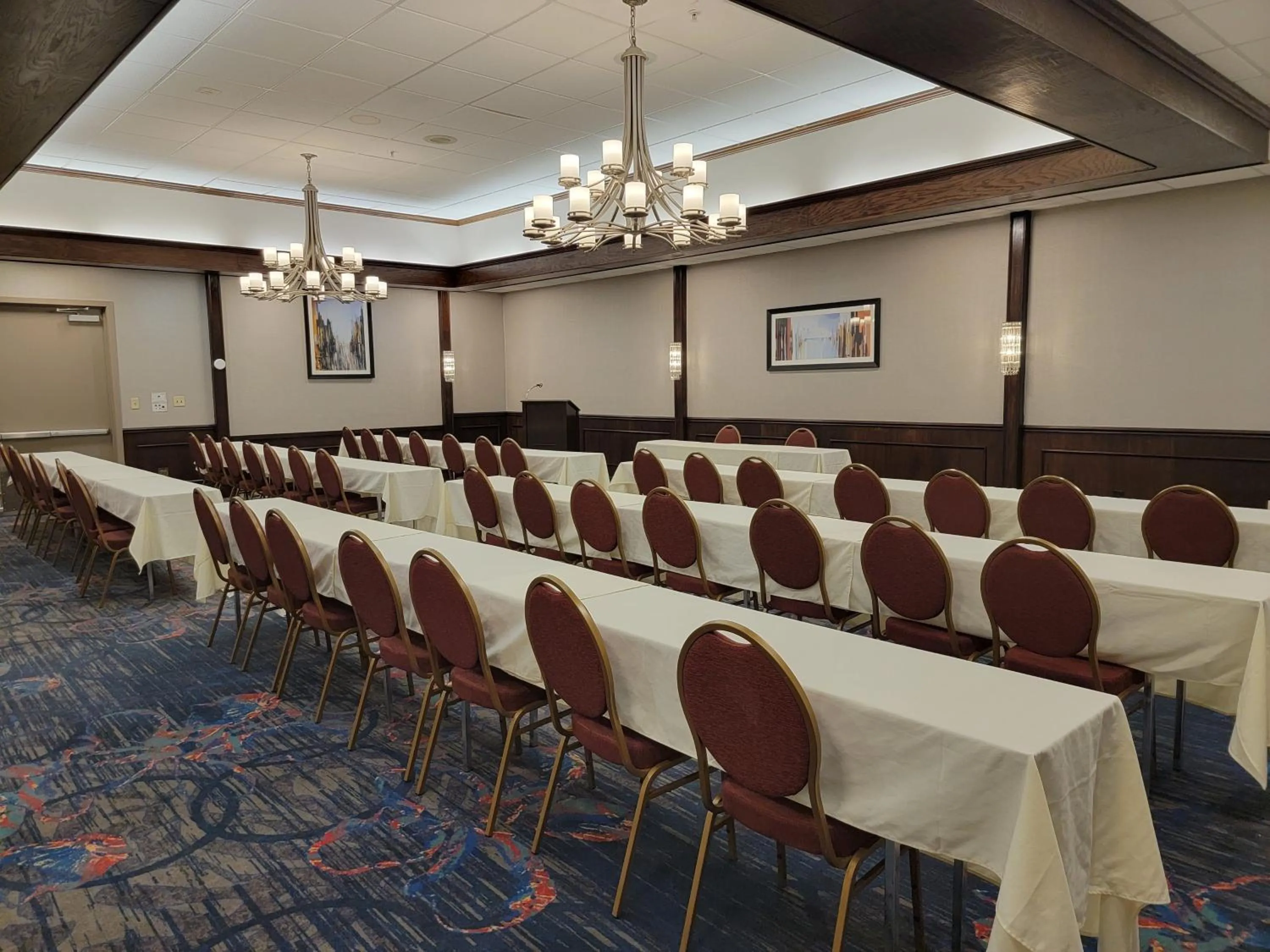 Meeting/conference room in Holiday Inn Brookfield - Milwaukee by IHG