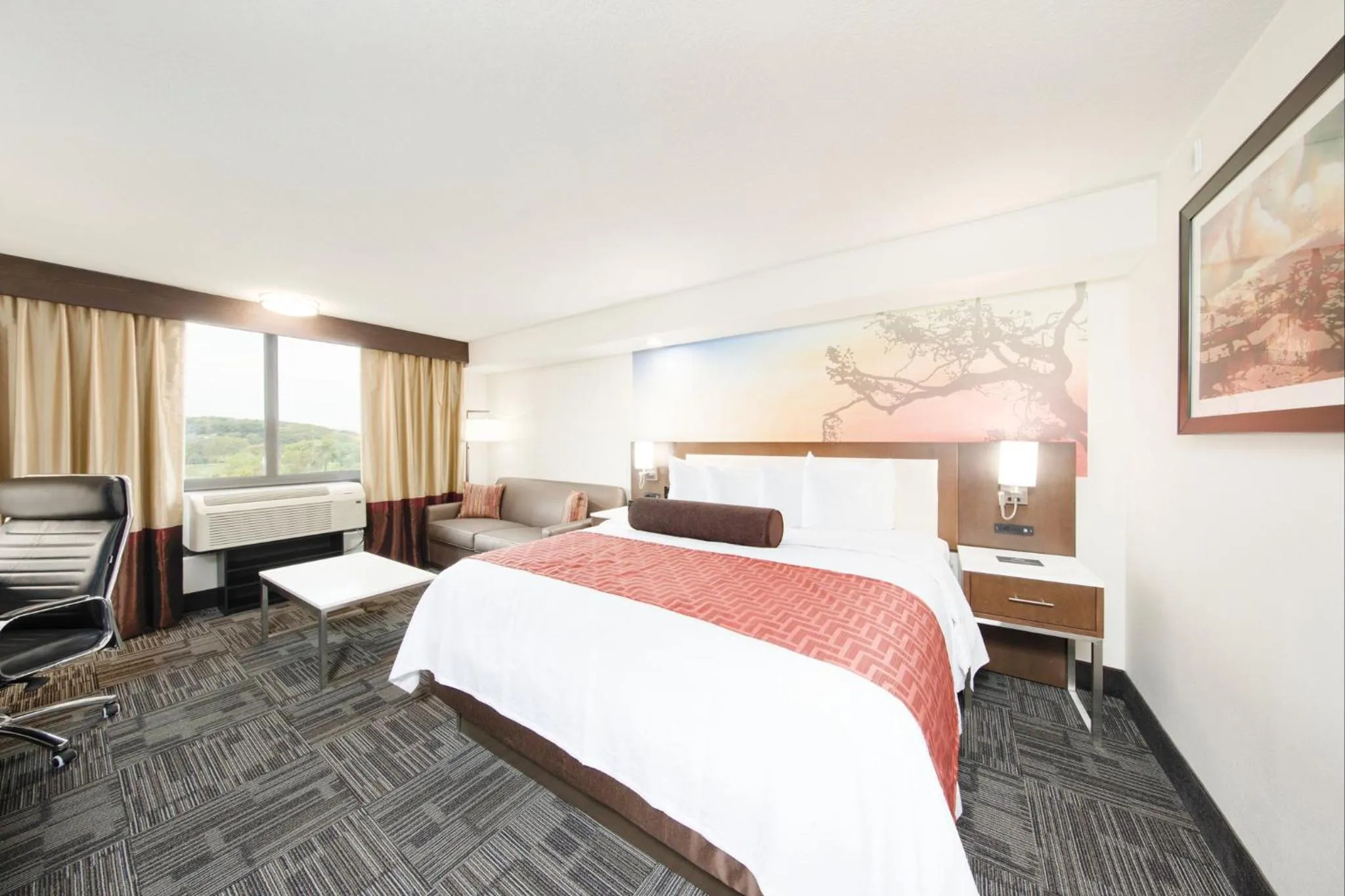 Photo of the whole room, Bed in Holiday Inn Brookfield - Milwaukee by IHG