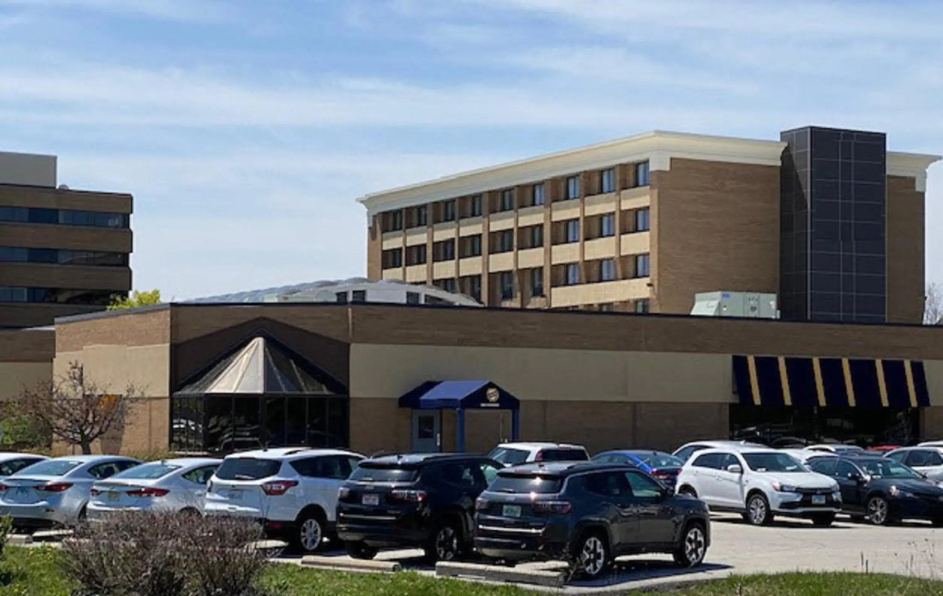 Property building in Holiday Inn Brookfield - Milwaukee by IHG Property building in Holiday Inn Brookfield - Milwaukee by IHG