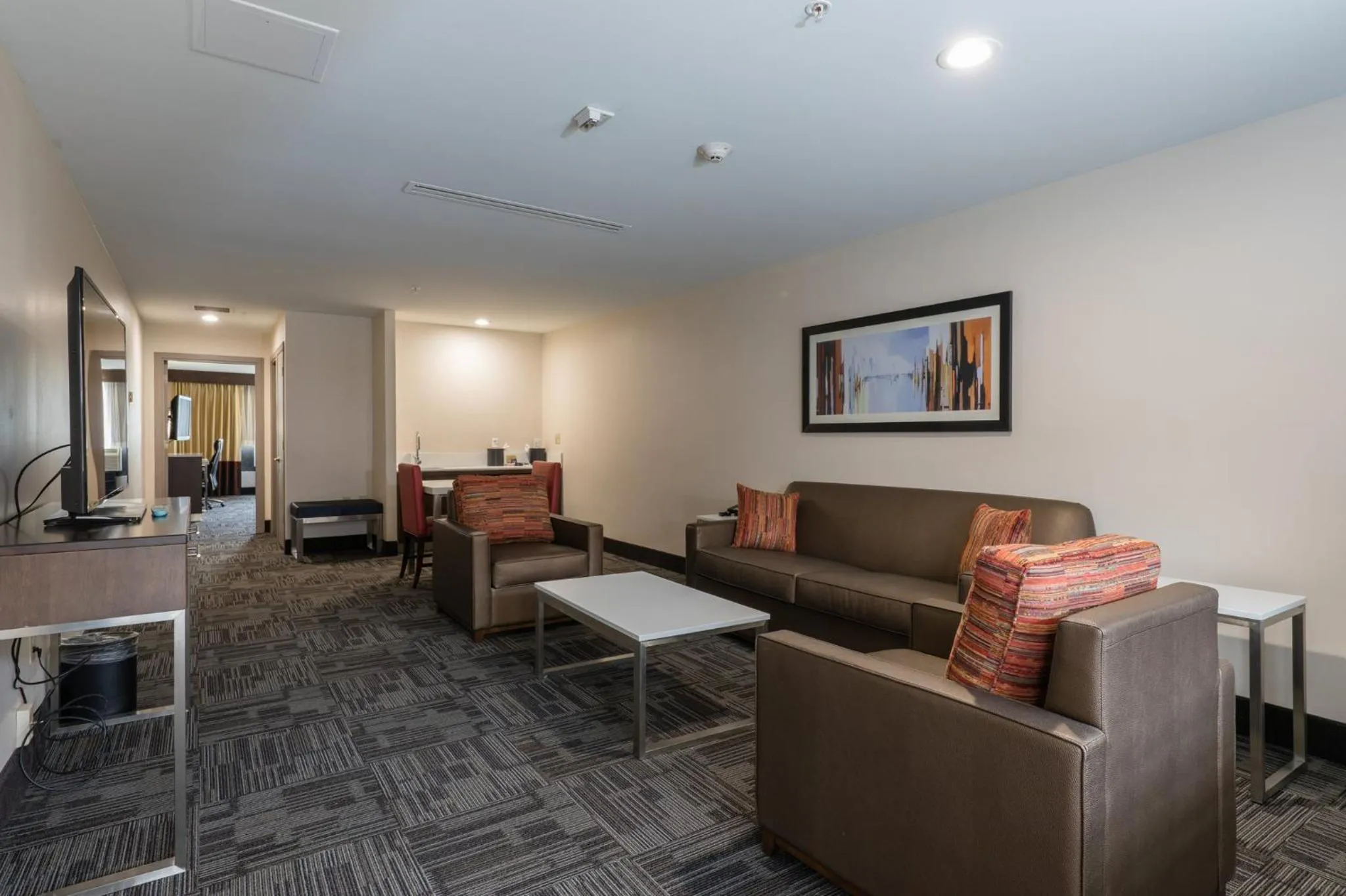 Photo of the whole room in Holiday Inn Brookfield - Milwaukee by IHG