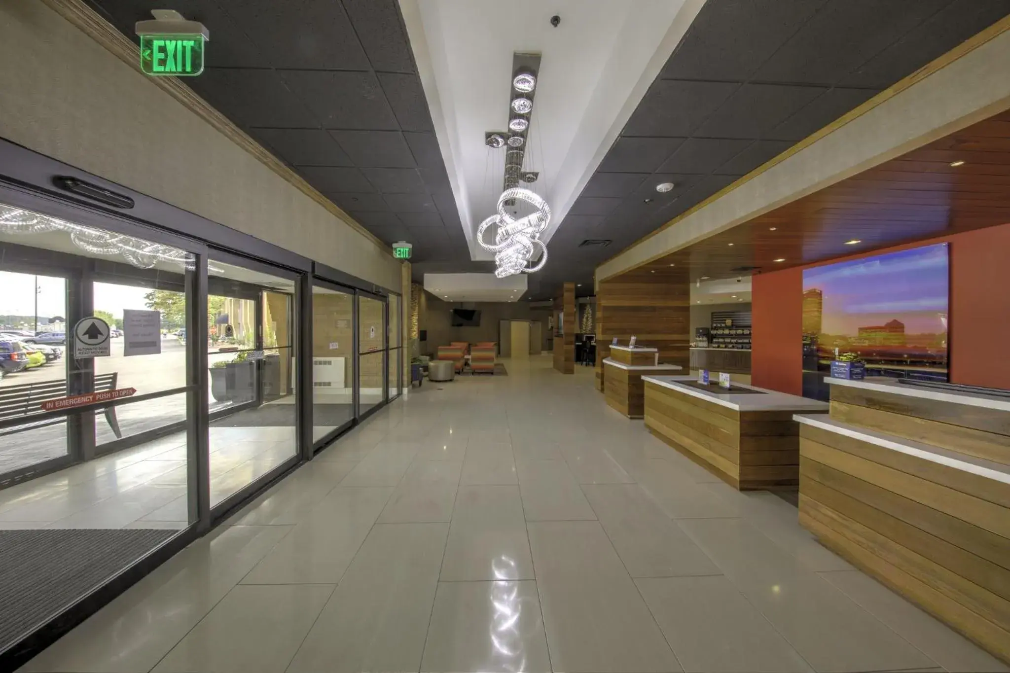 Property building in Holiday Inn Brookfield - Milwaukee by IHG Property building in Holiday Inn Brookfield - Milwaukee by IHG