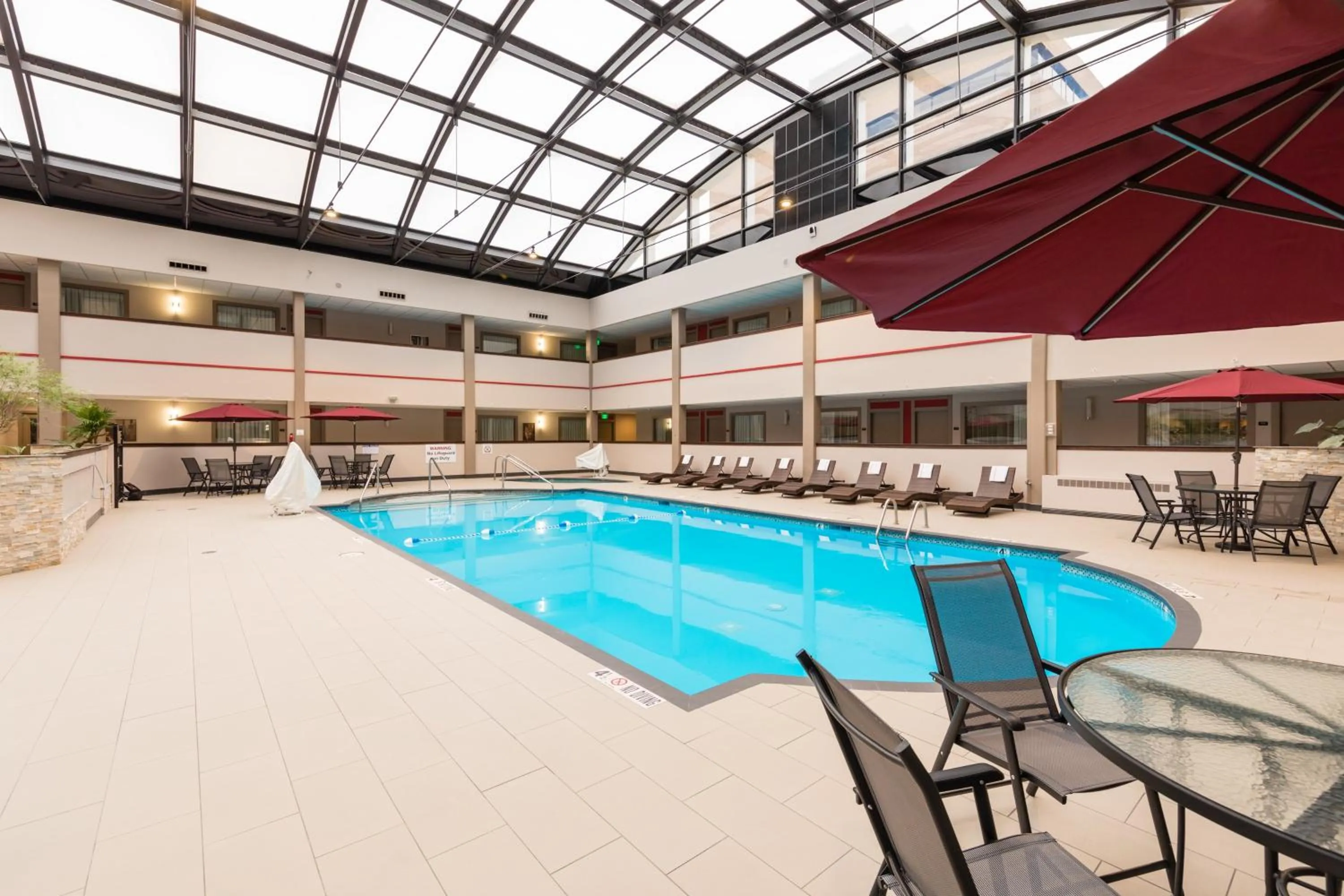 Swimming pool in Holiday Inn Brookfield - Milwaukee by IHG