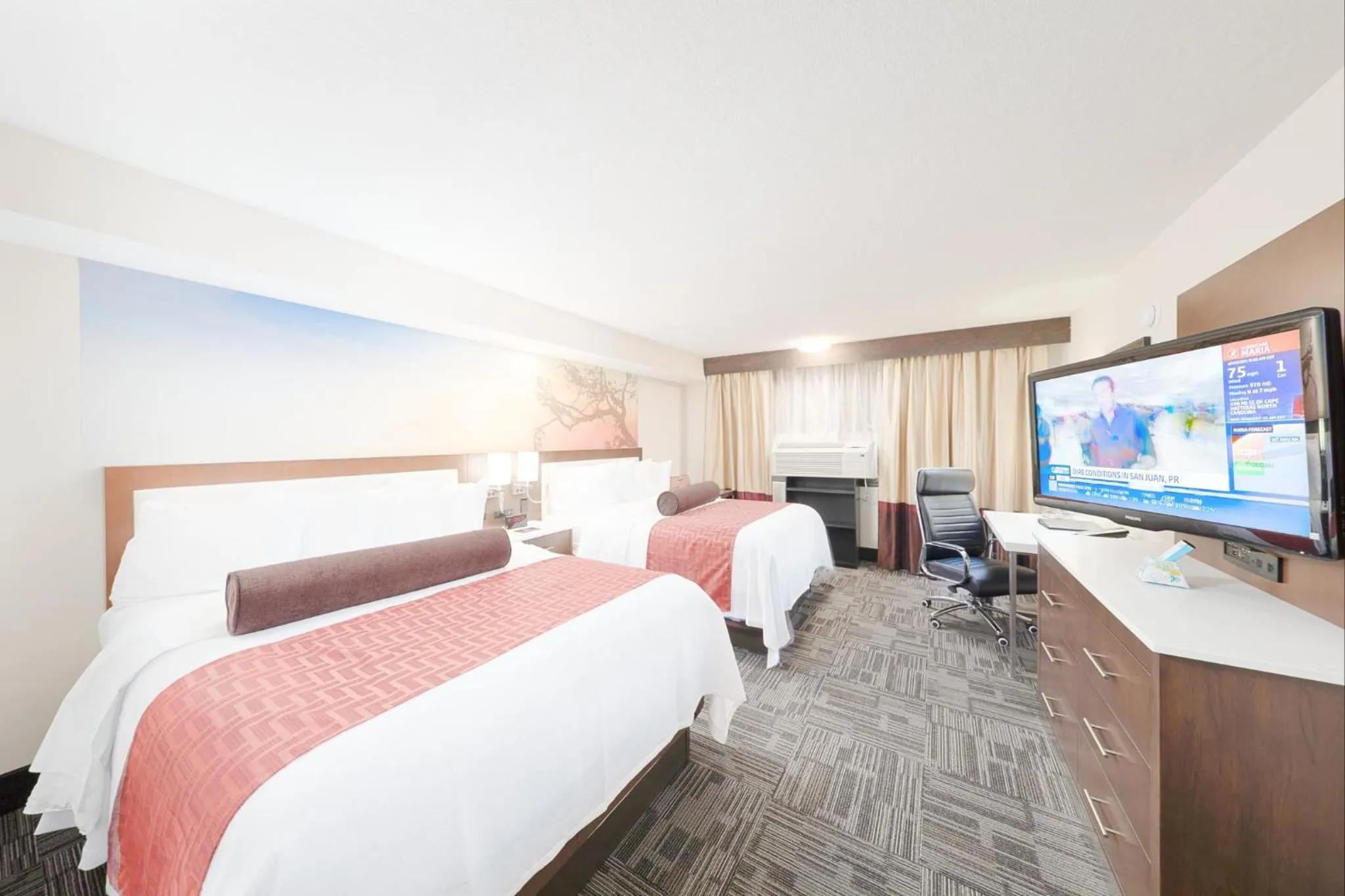 Photo of the whole room, Bed in Holiday Inn Brookfield - Milwaukee by IHG