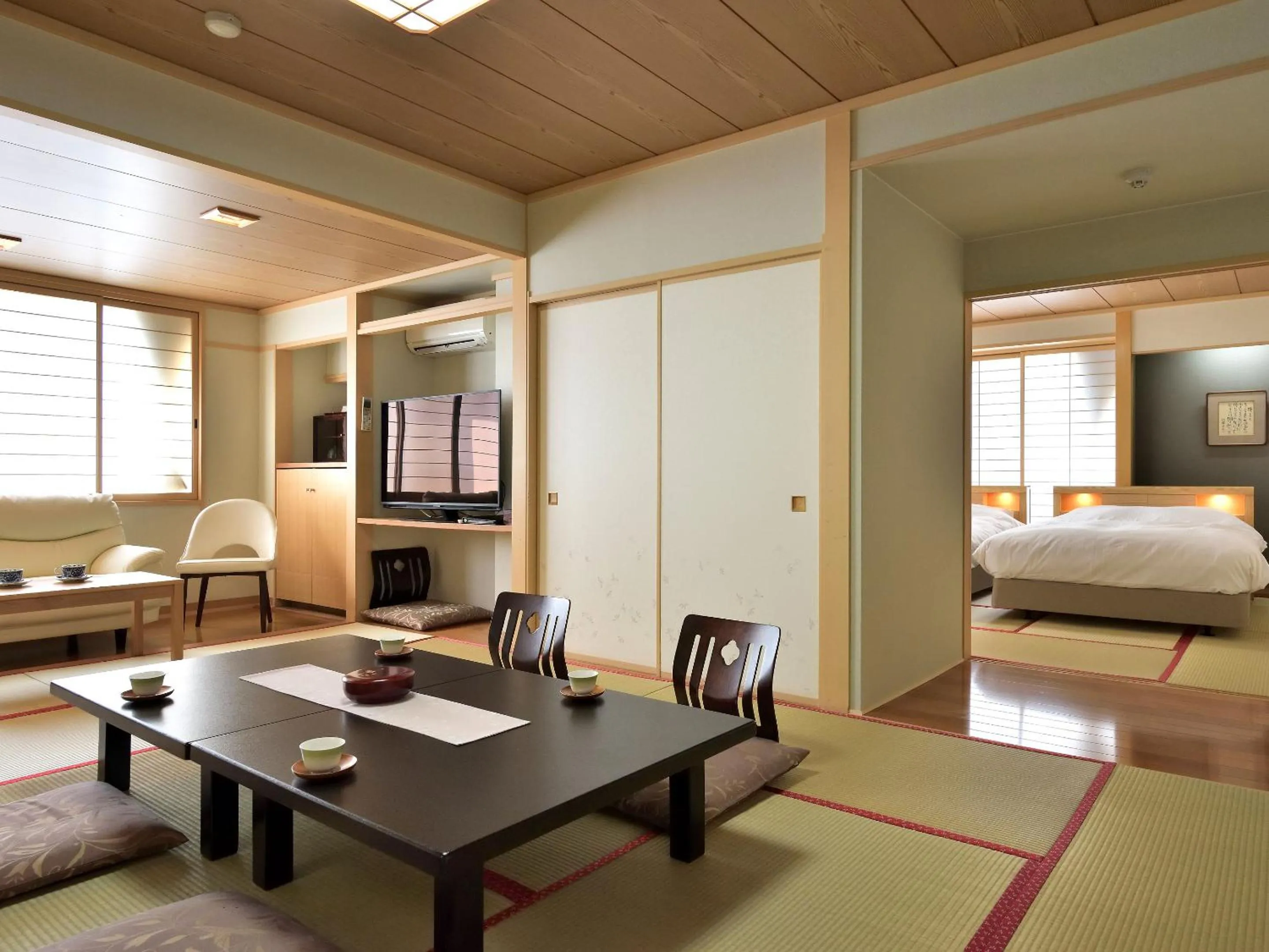 Living room, Bed in Hotel Tsubakino