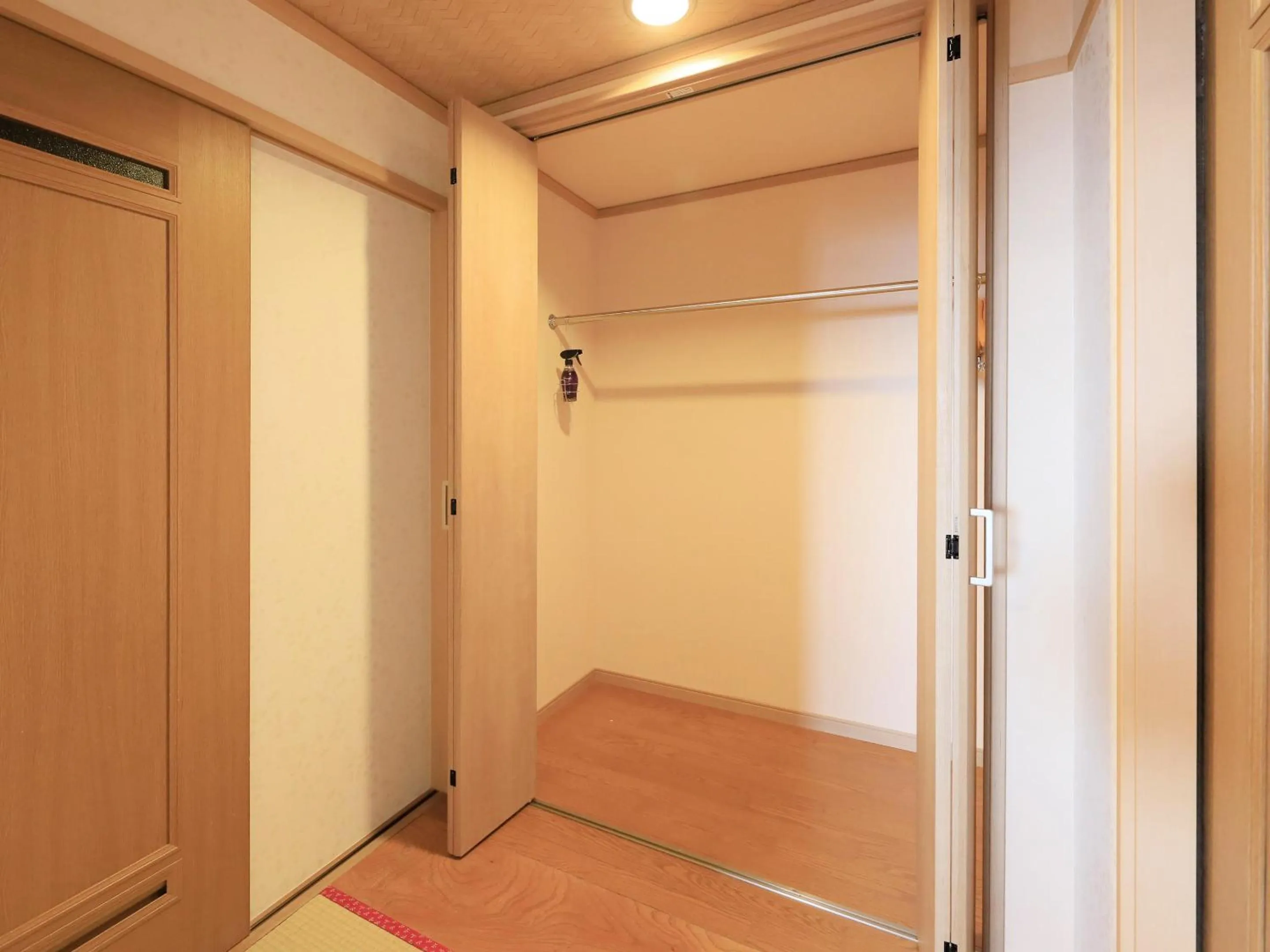 wardrobe in Hotel Tsubakino