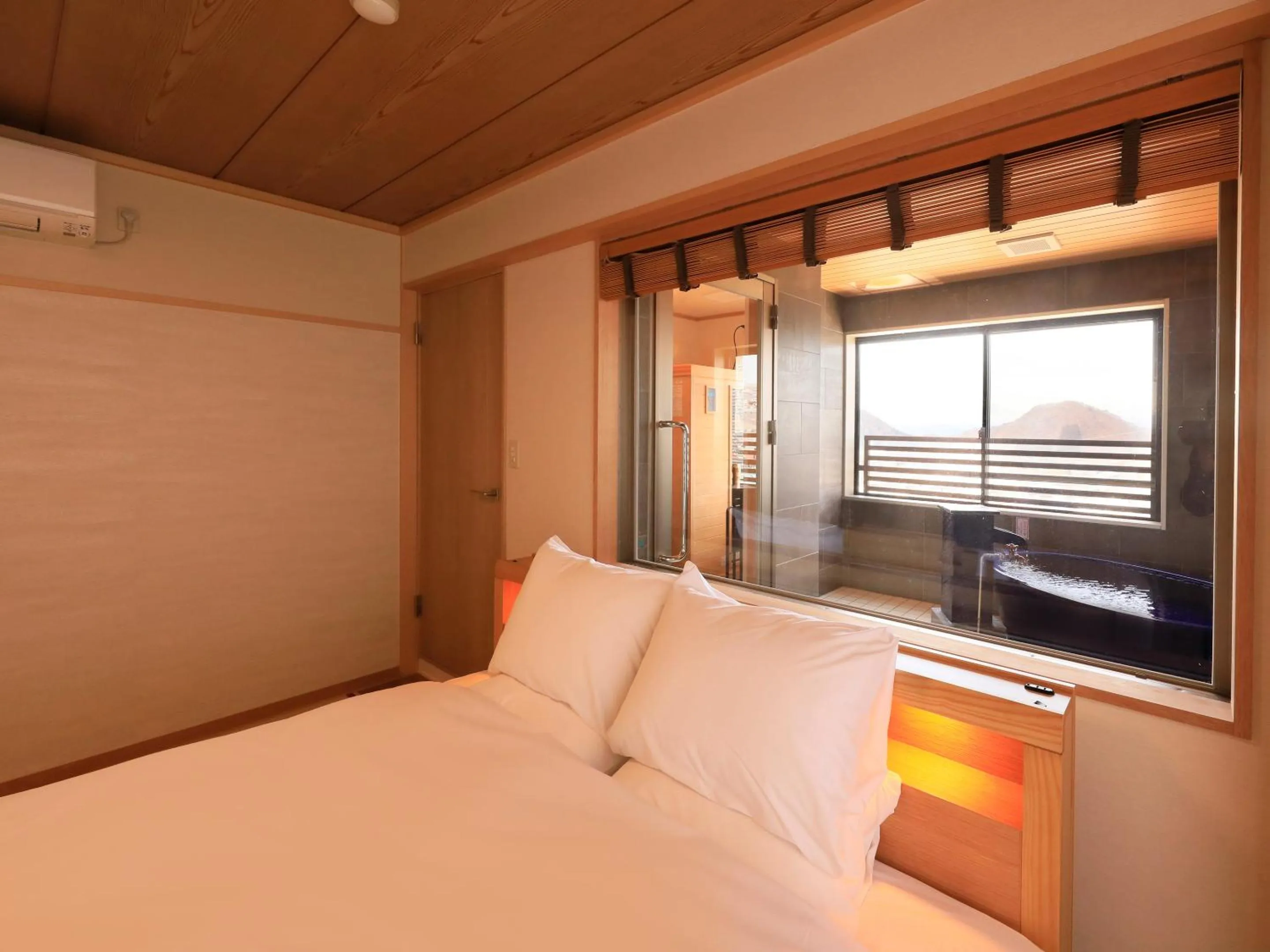 Bed in Hotel Tsubakino