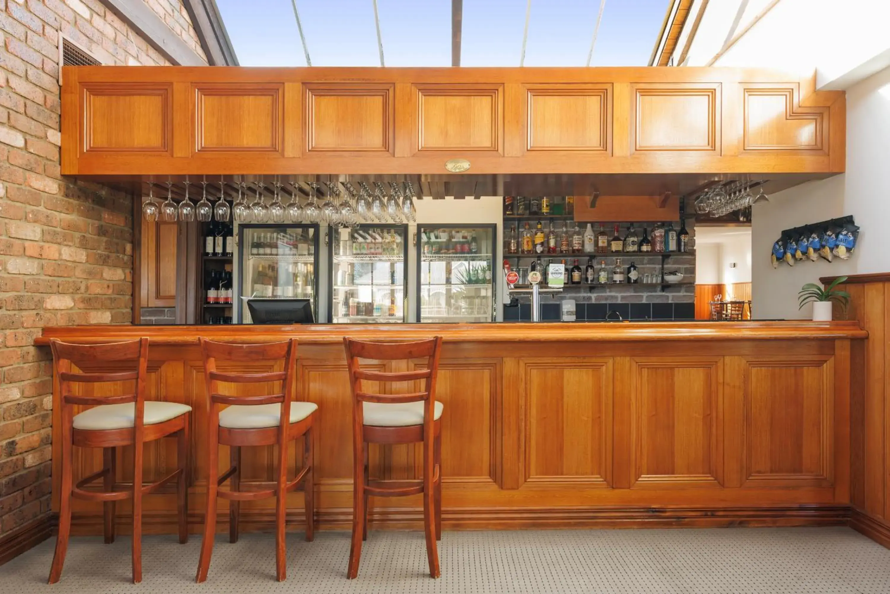 Lounge or bar in Best Western Olde Maritime Motor Inn Lounge or bar in Best Western Olde Maritime Motor Inn