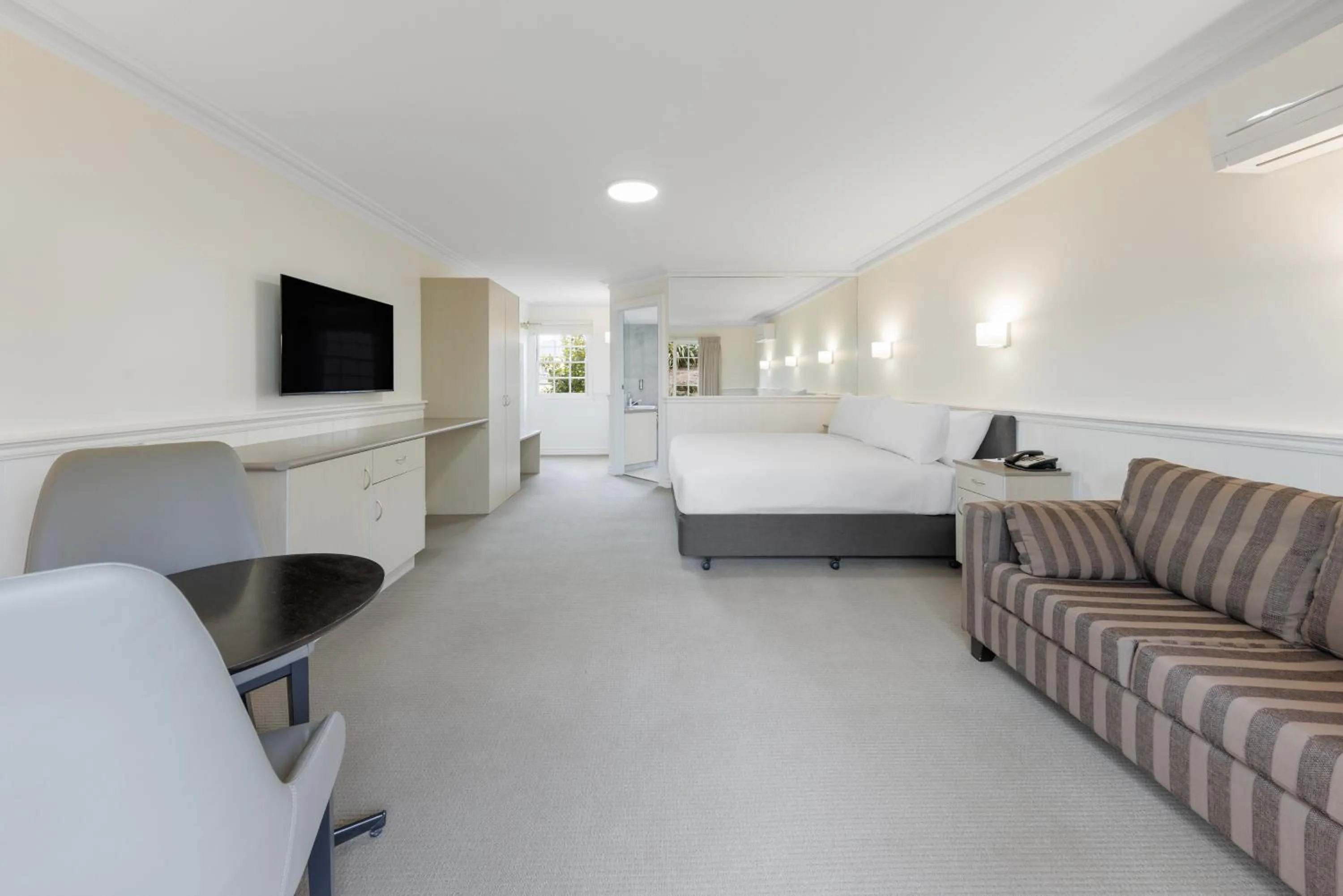 Photo of the whole room, Bed in Best Western Olde Maritime Motor Inn