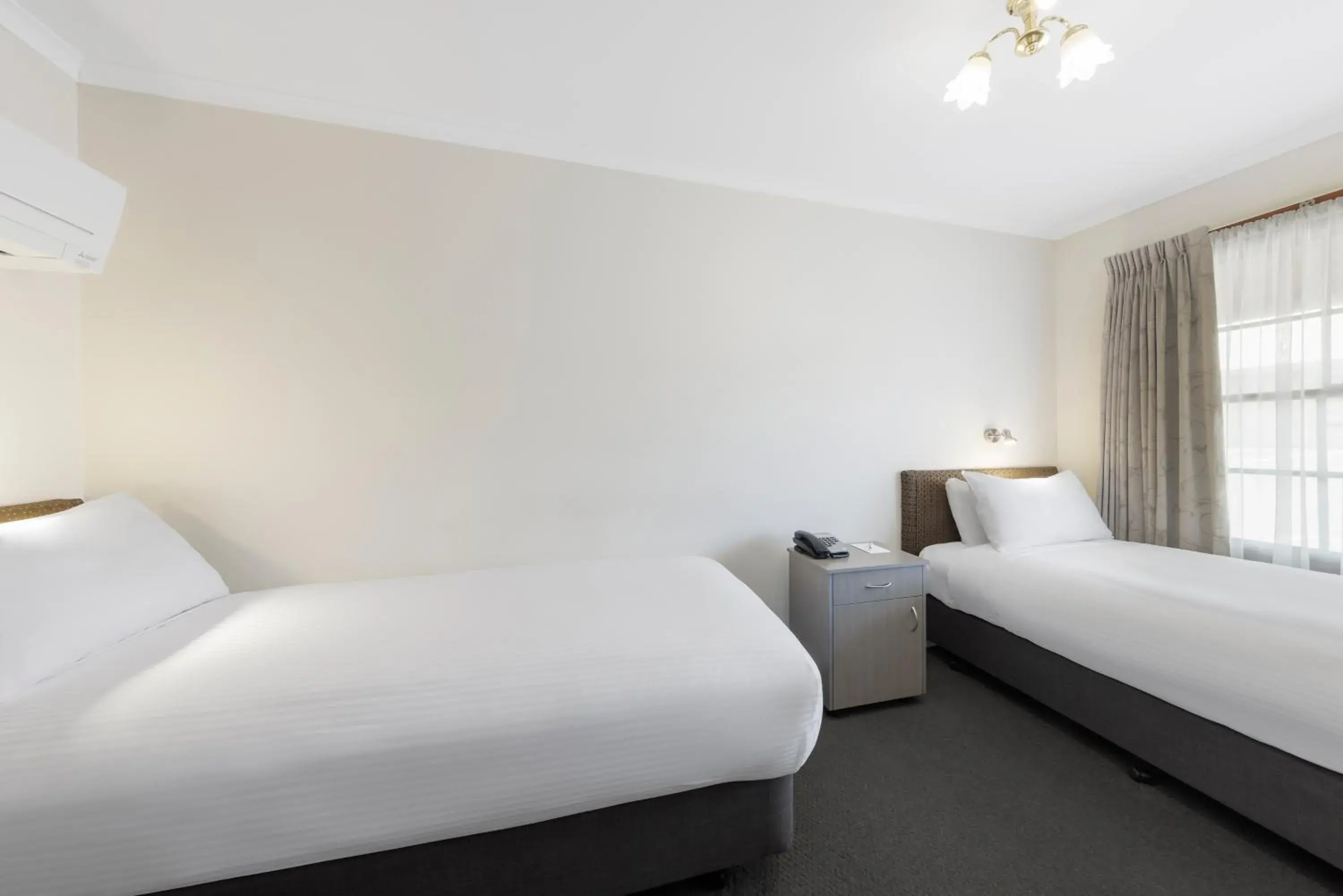 Bedroom, Bed in Best Western Olde Maritime Motor Inn Bedroom, Bed in Best Western Olde Maritime Motor Inn