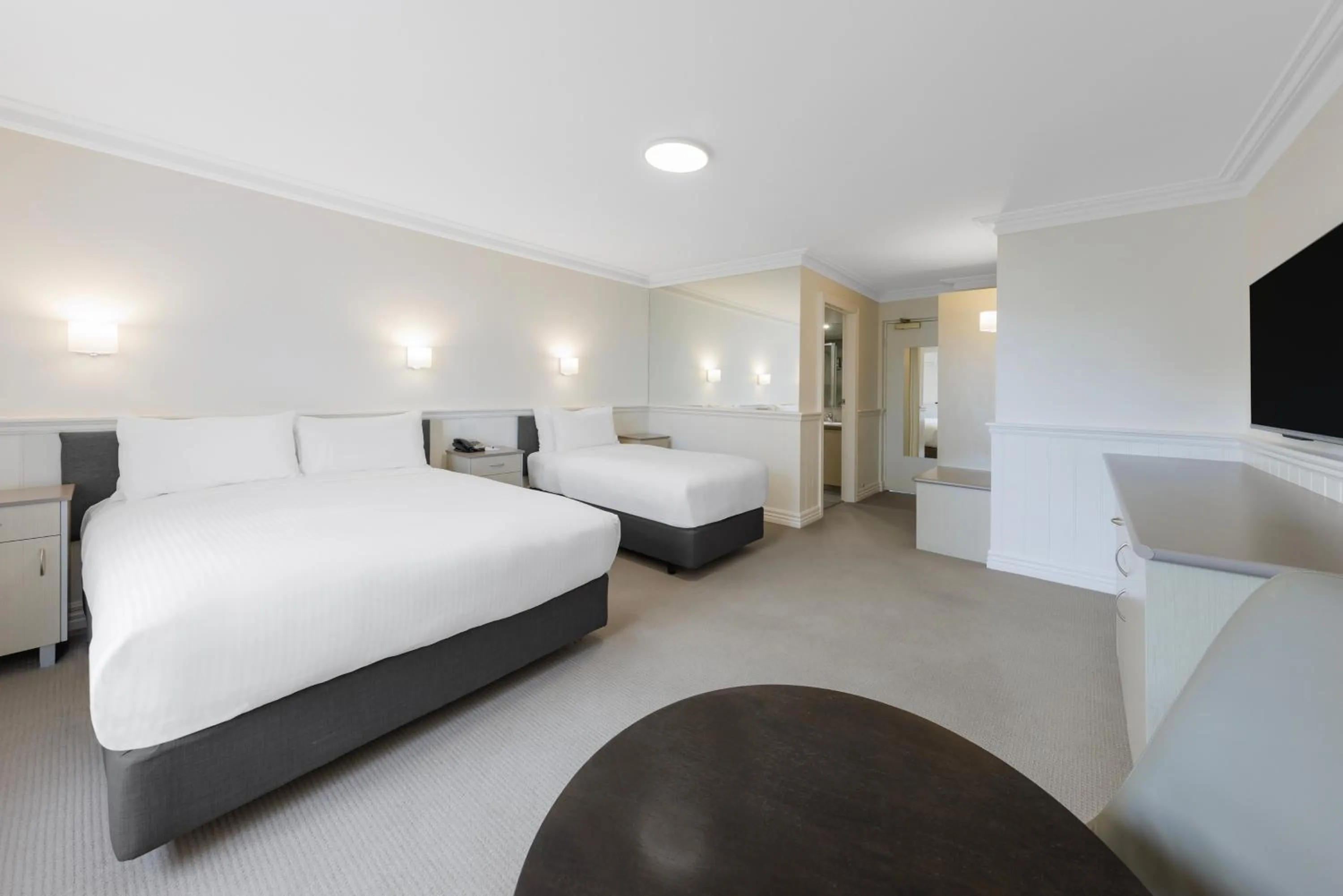 Photo of the whole room, Bed in Best Western Olde Maritime Motor Inn