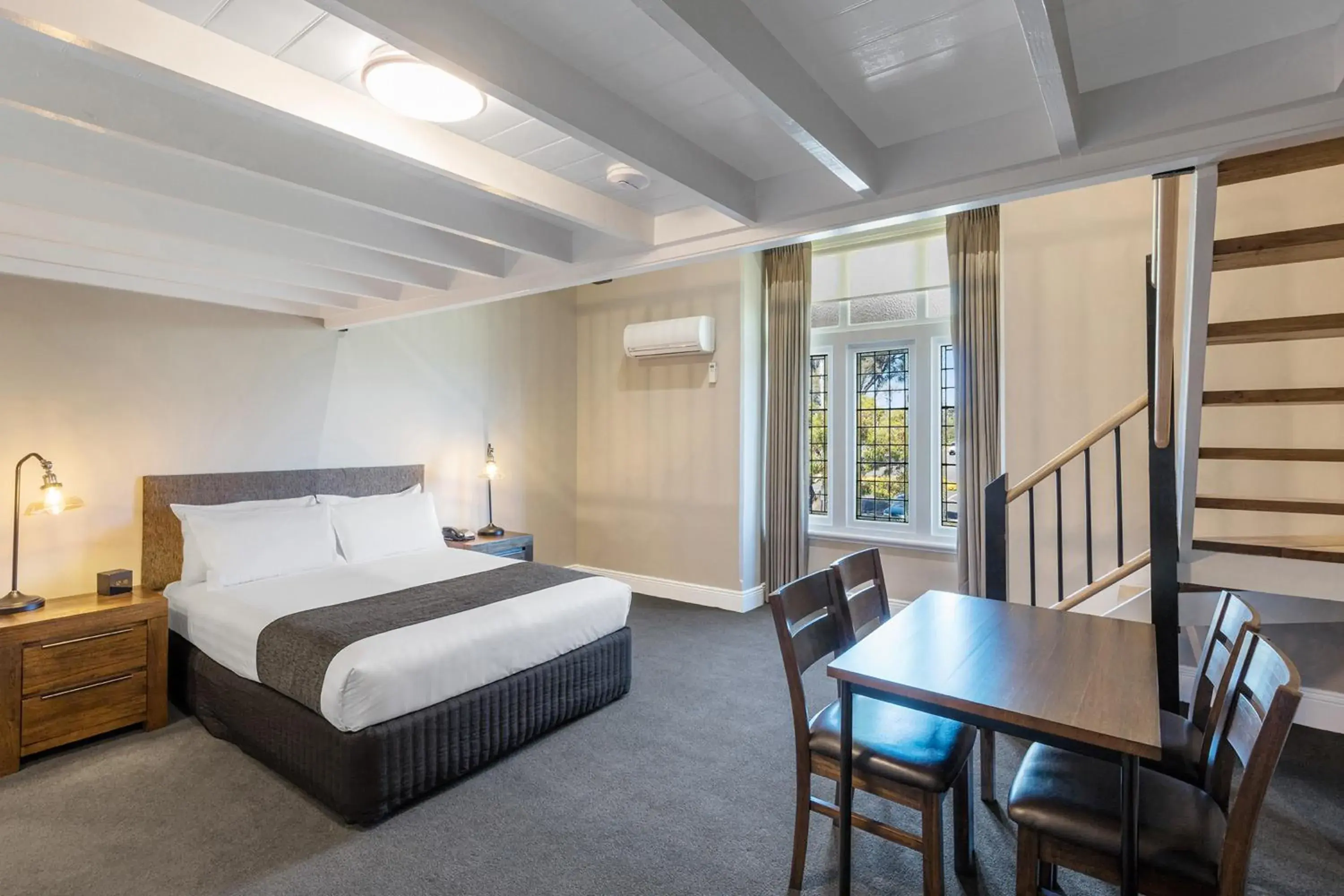 Dining area, Bed in Best Western Olde Maritime Motor Inn Dining area, Bed in Best Western Olde Maritime Motor Inn