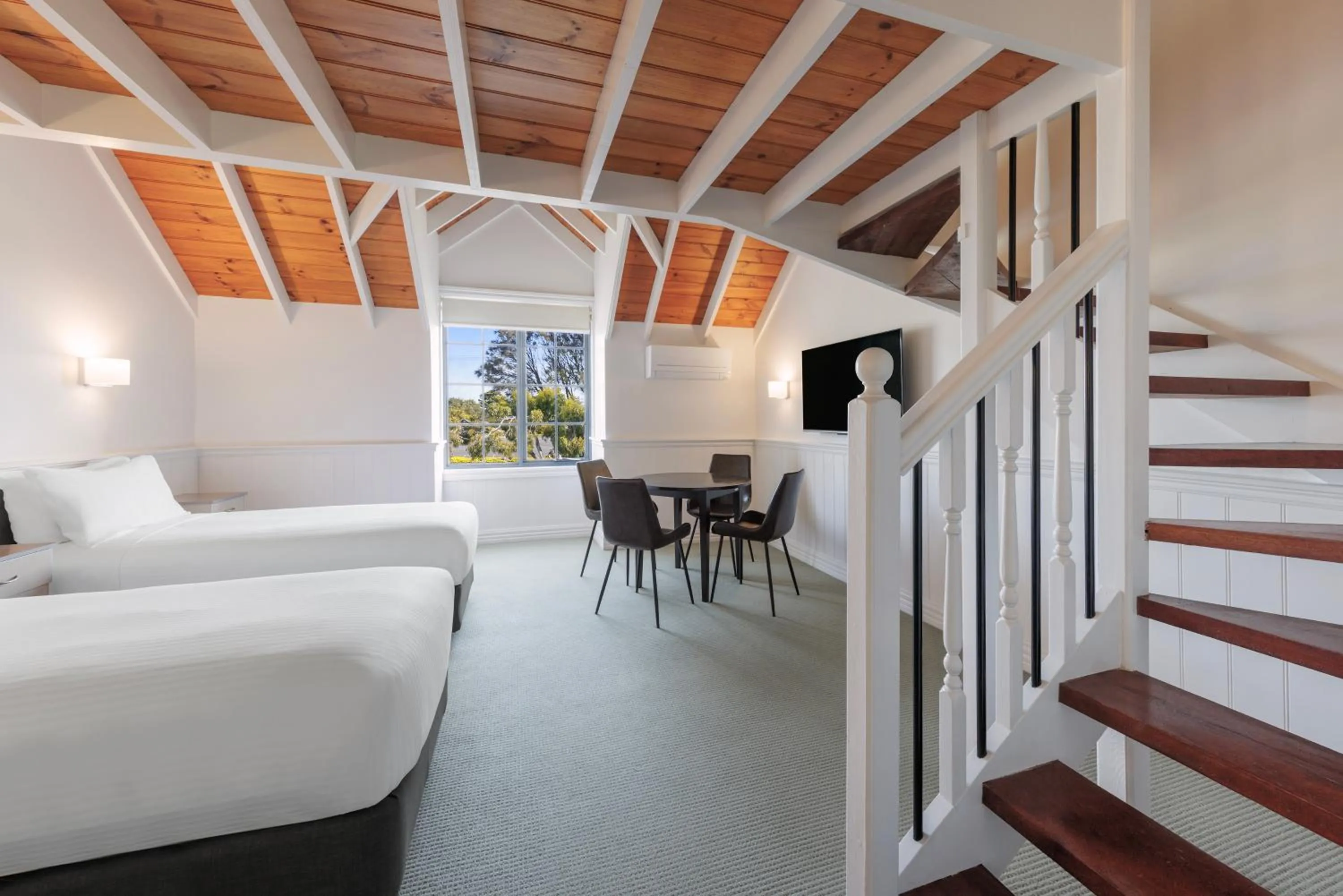 Photo of the whole room, Bed in Best Western Olde Maritime Motor Inn