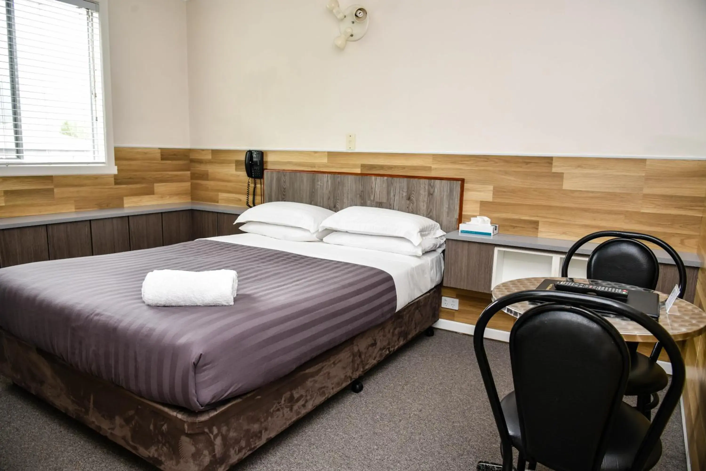 Bedroom, Bed in Hobart Tower Motel Bedroom, Bed in Hobart Tower Motel