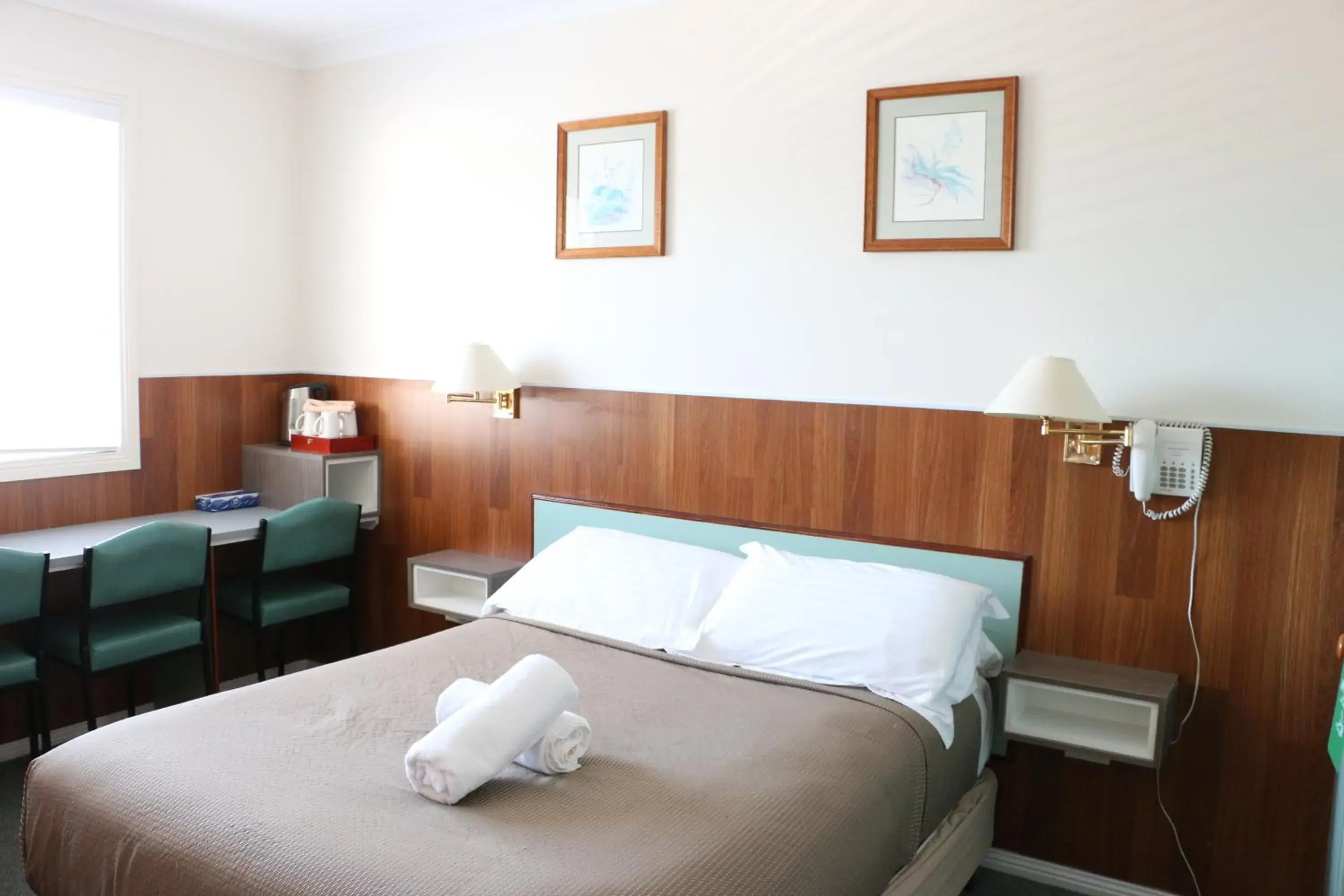 Bedroom, Bed in Hobart Tower Motel Bedroom, Bed in Hobart Tower Motel