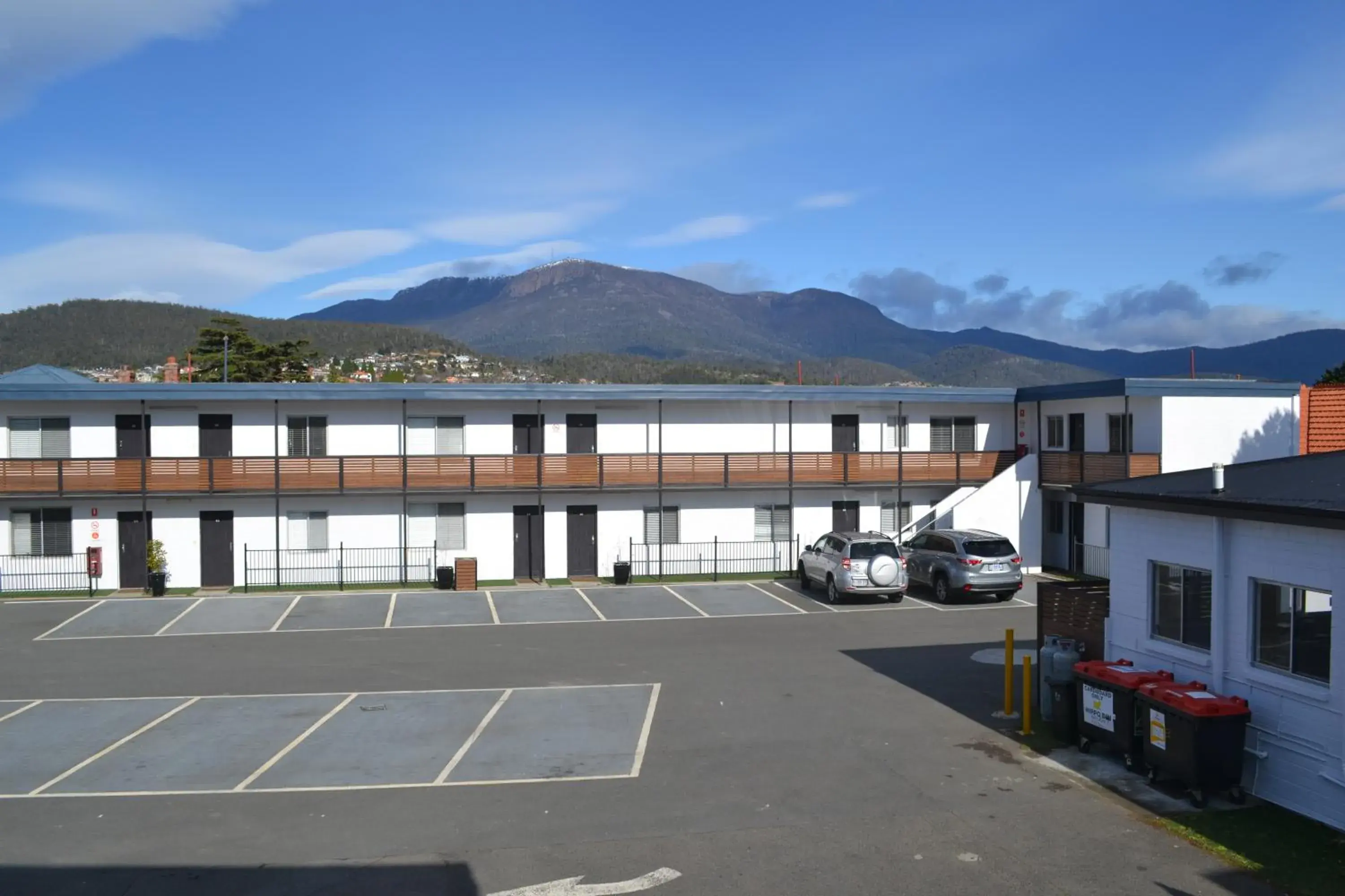 Mountain view in Hobart Tower Motel Mountain view in Hobart Tower Motel