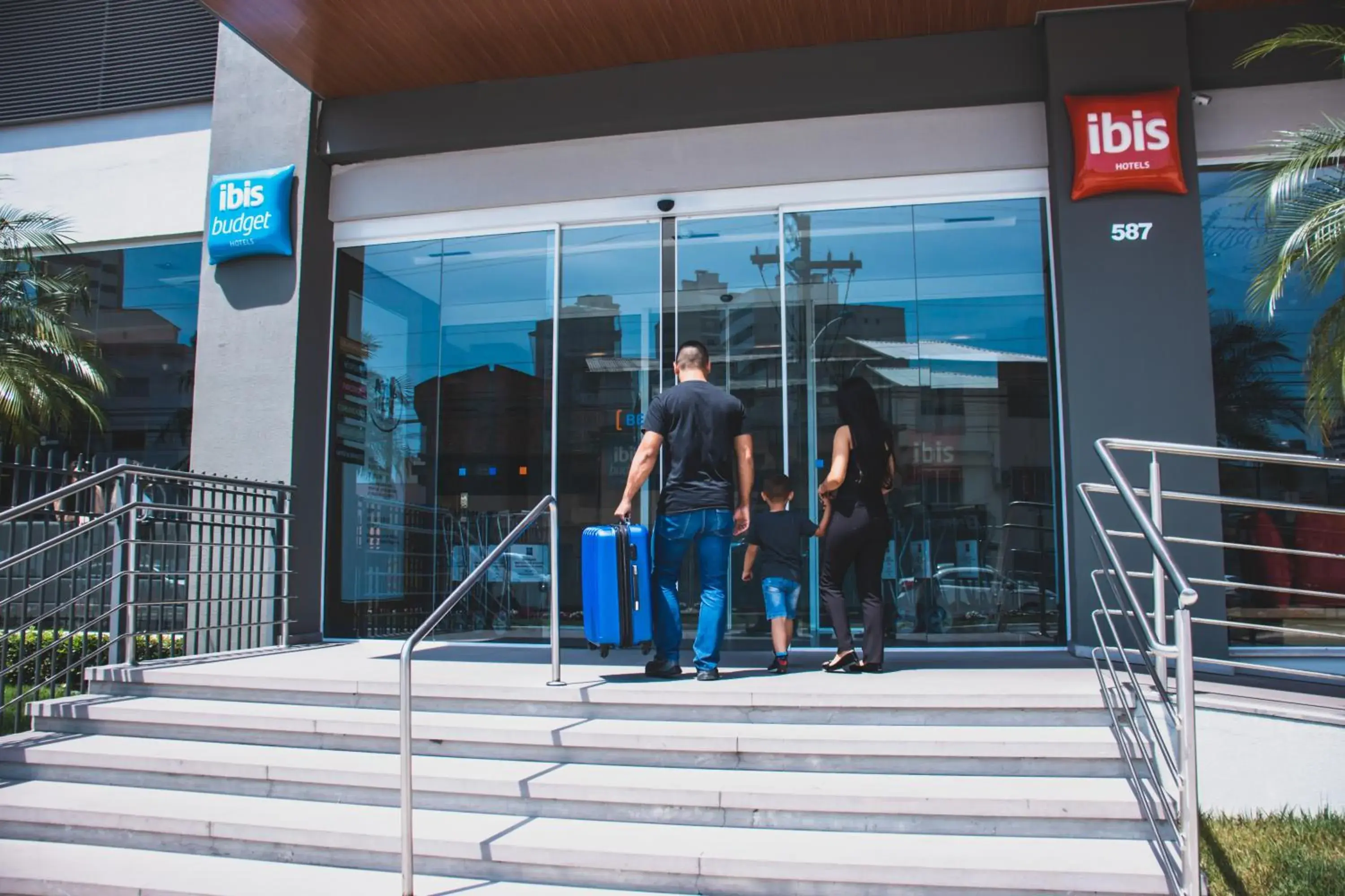 Facade/entrance in ibis budget Navegantes Itajai Facade/entrance in ibis budget Navegantes Itajai