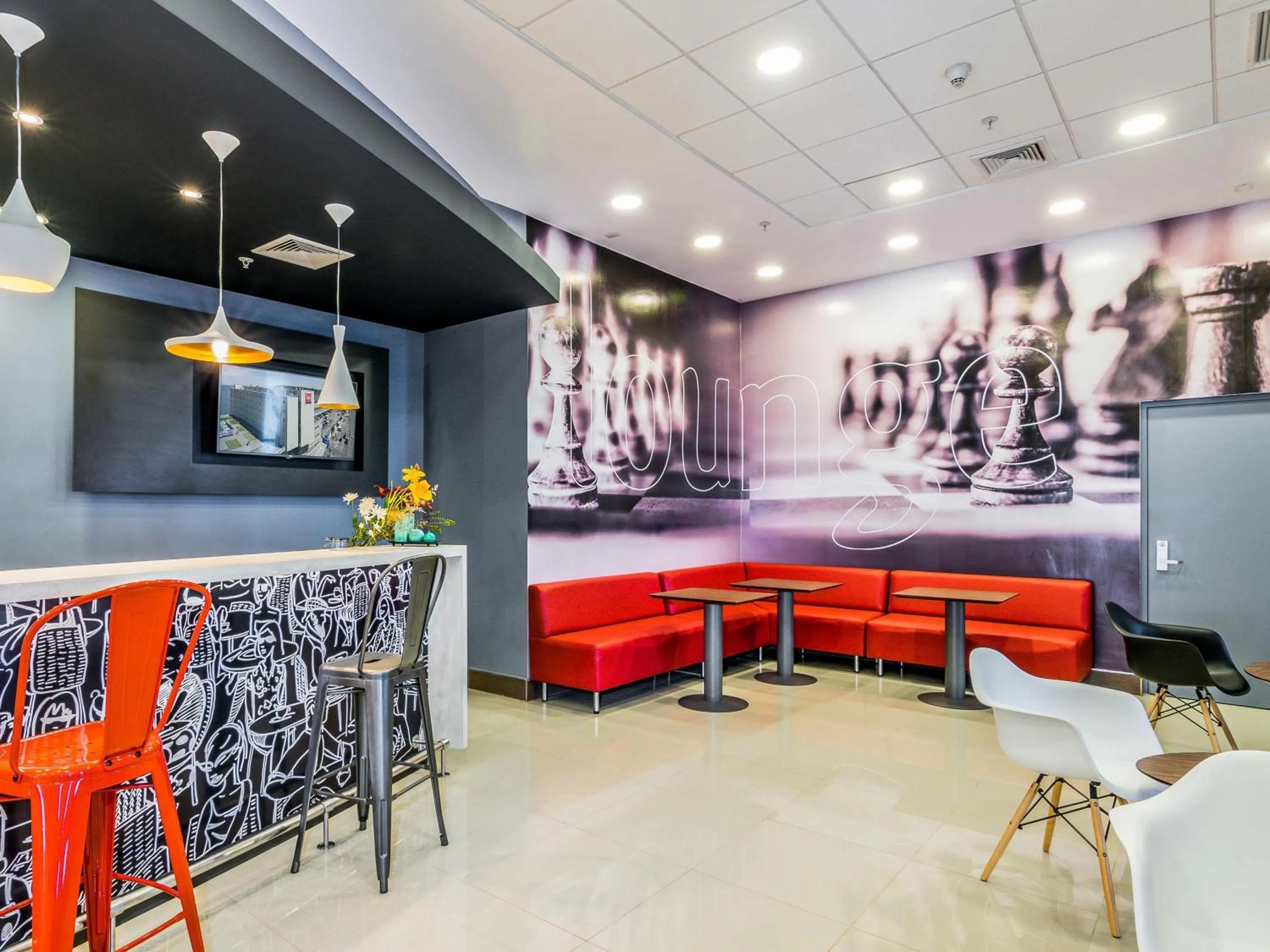 Lounge or bar in ibis Puerto Montt