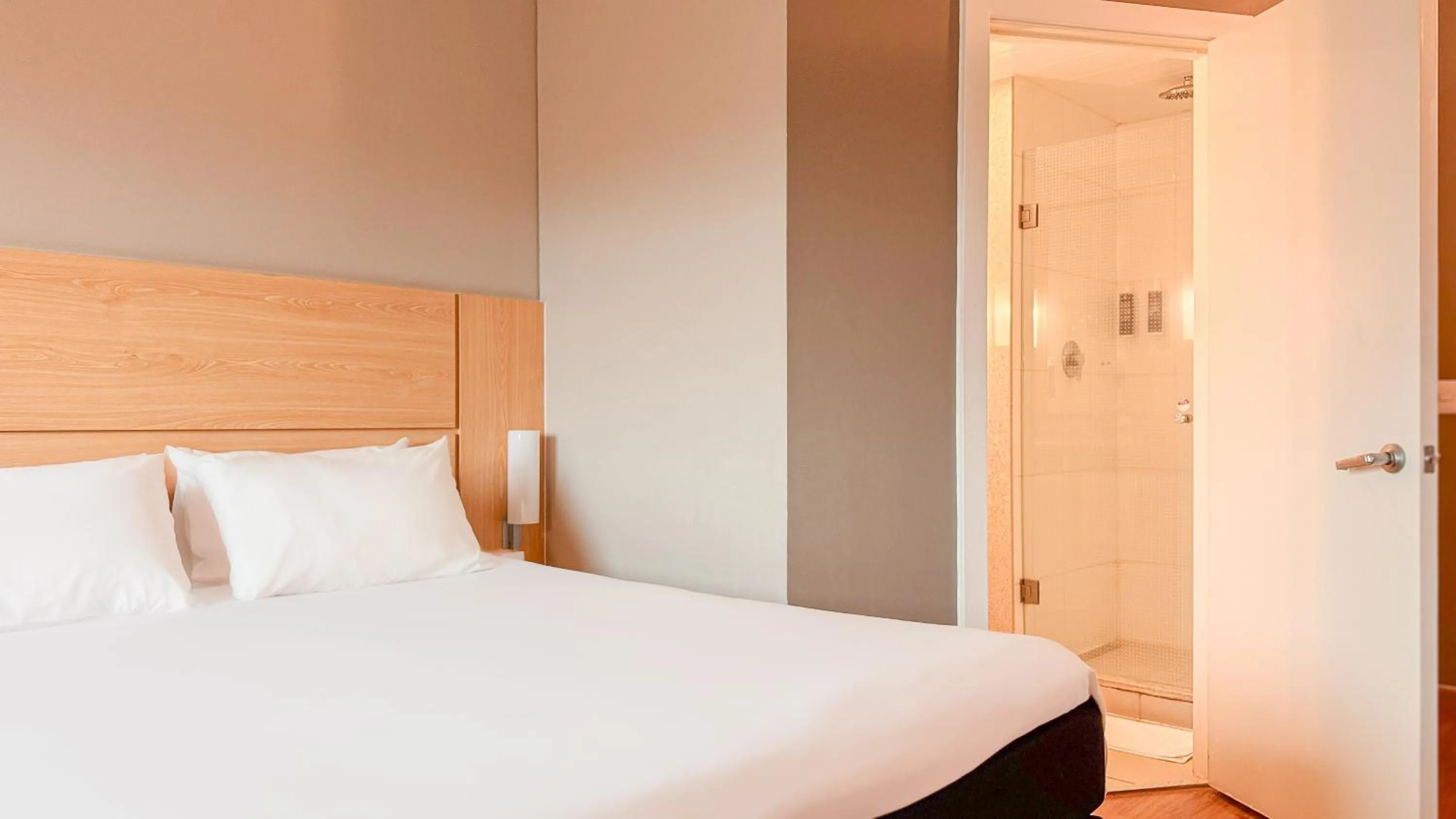 Bed in ibis Puerto Montt