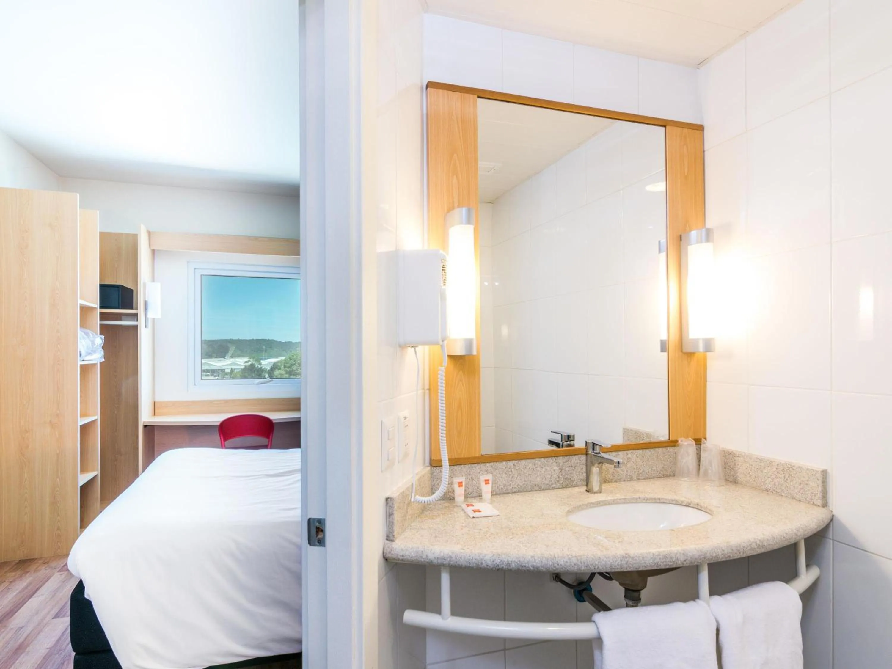 Bedroom, Bed in ibis Puerto Montt