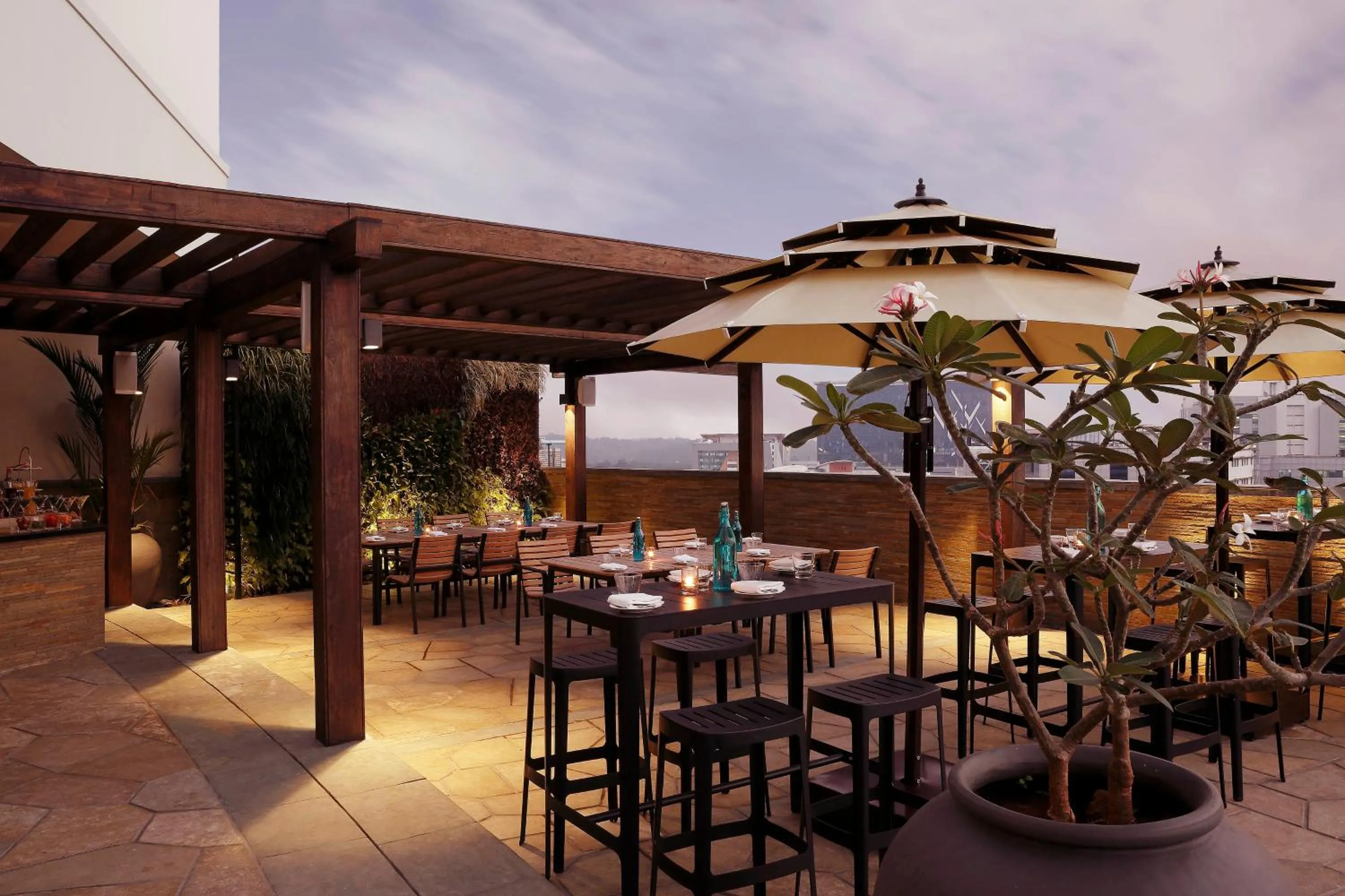 Restaurant/places to eat in Novotel Kochi Infopark