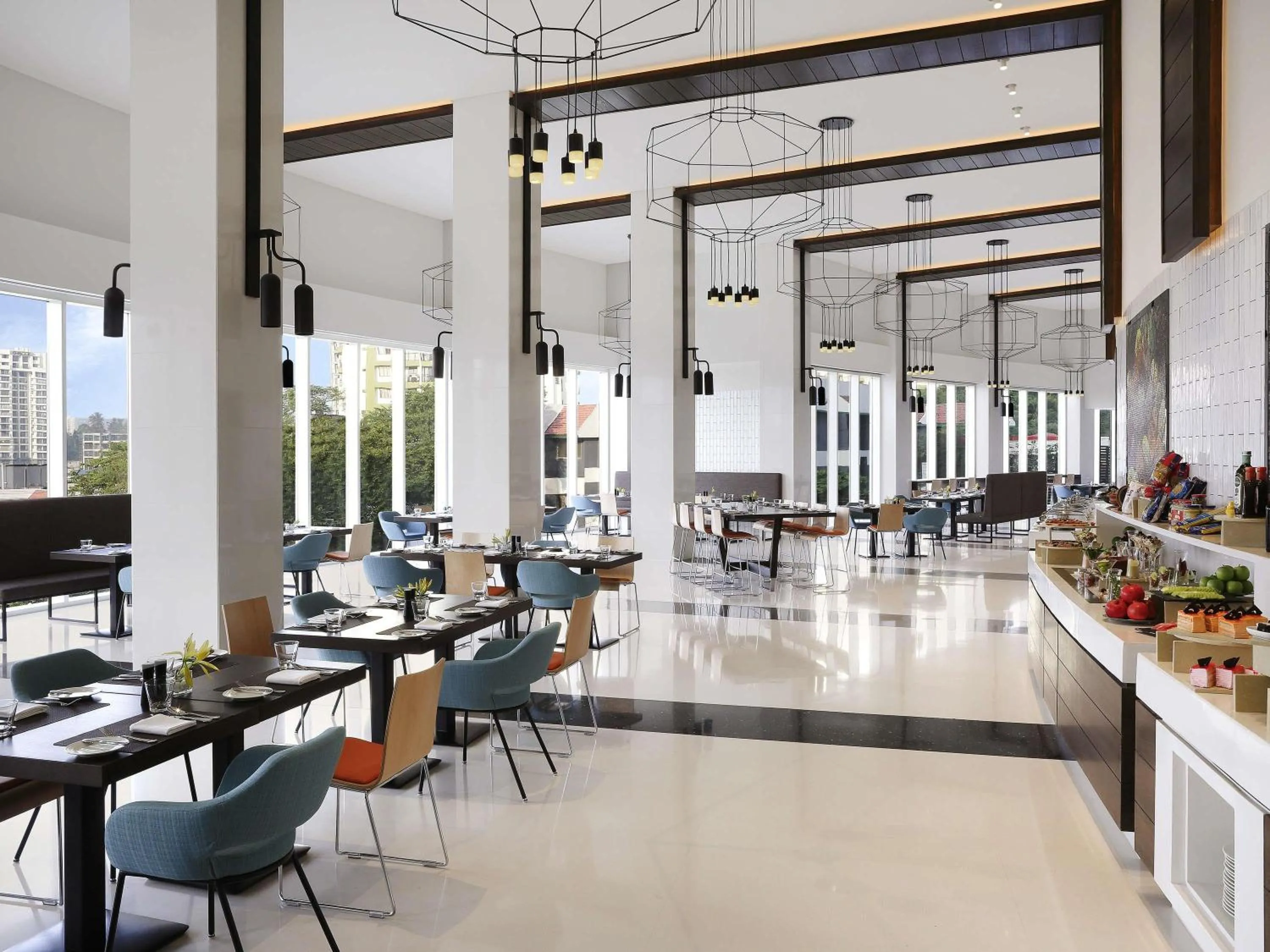 Restaurant/places to eat in Novotel Kochi Infopark