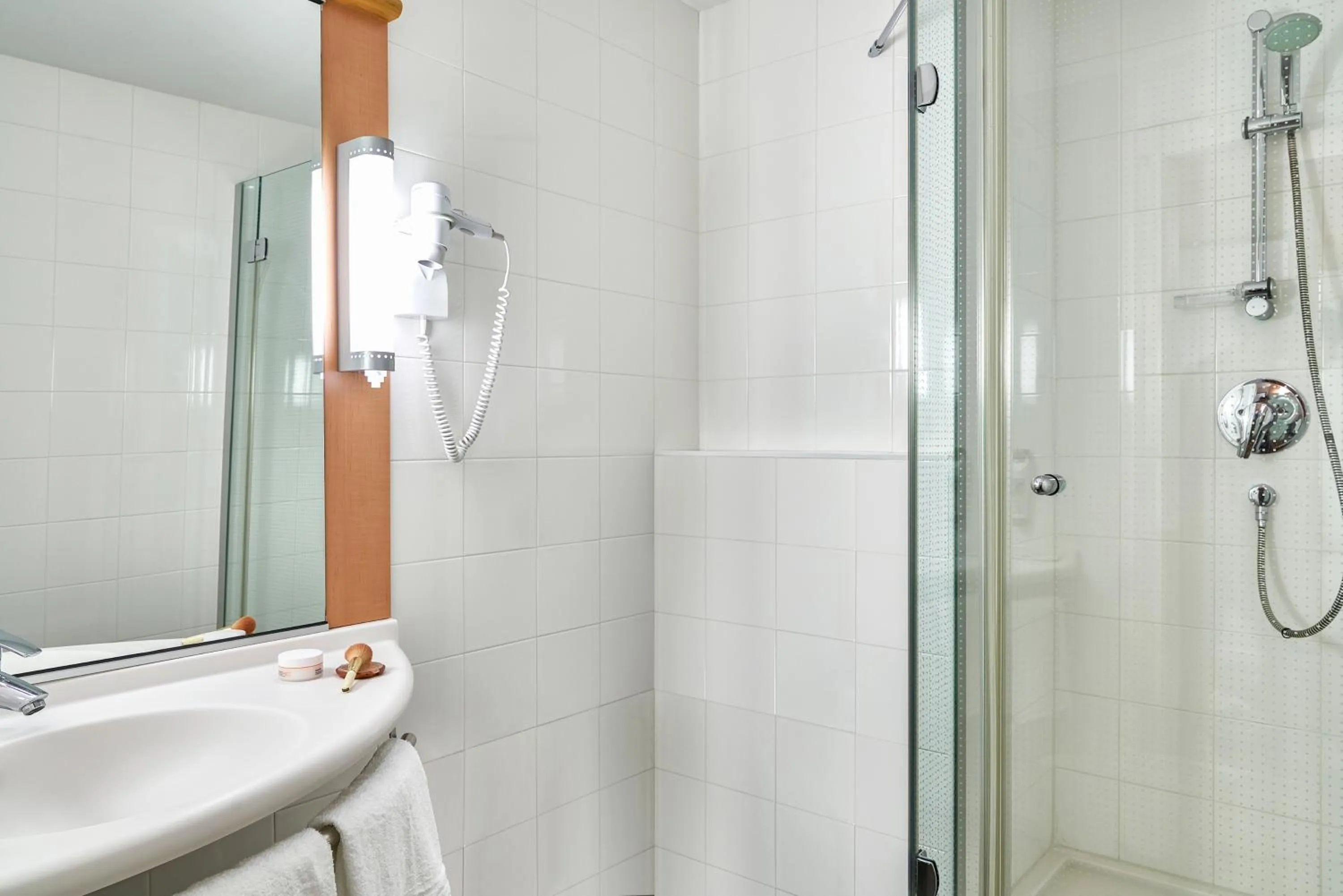 Bathroom in Ibis Barcelona Centro (Sagrada Familia)